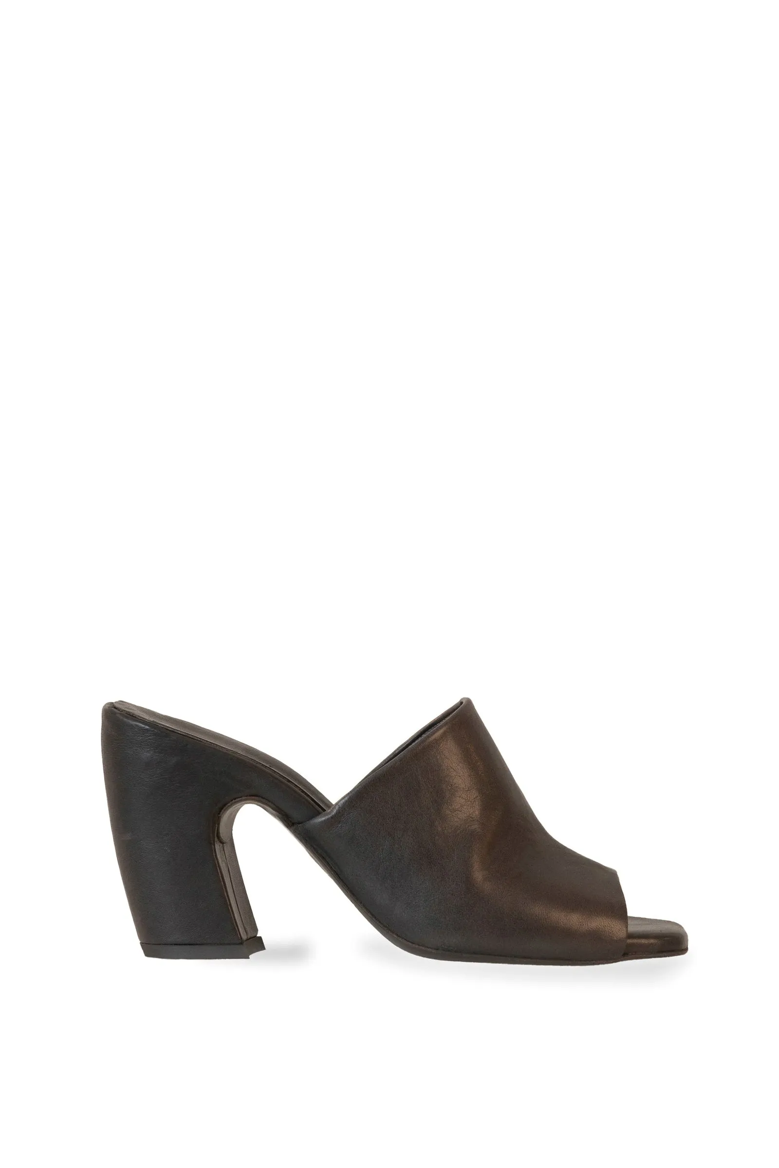 Janis, mules de piel negro sold by Cortana