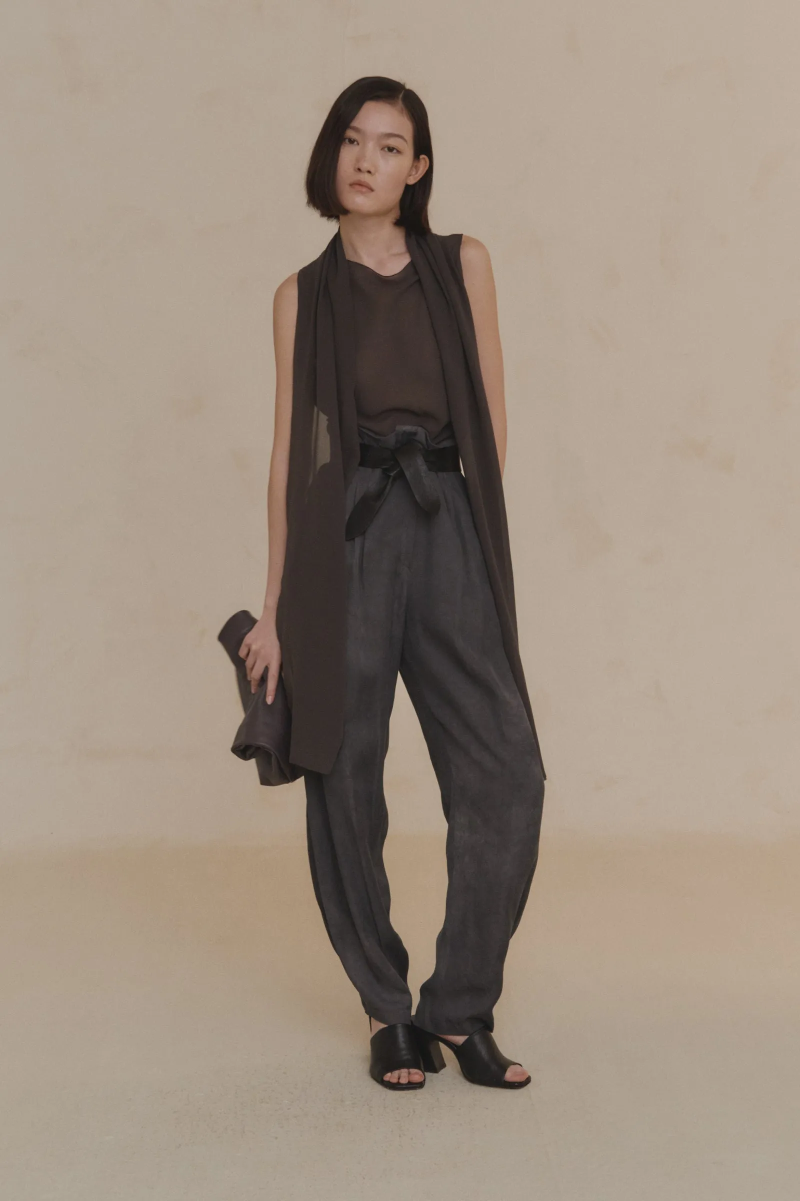 Janis, mules de piel negro sold by Cortana product image thumbnail 4