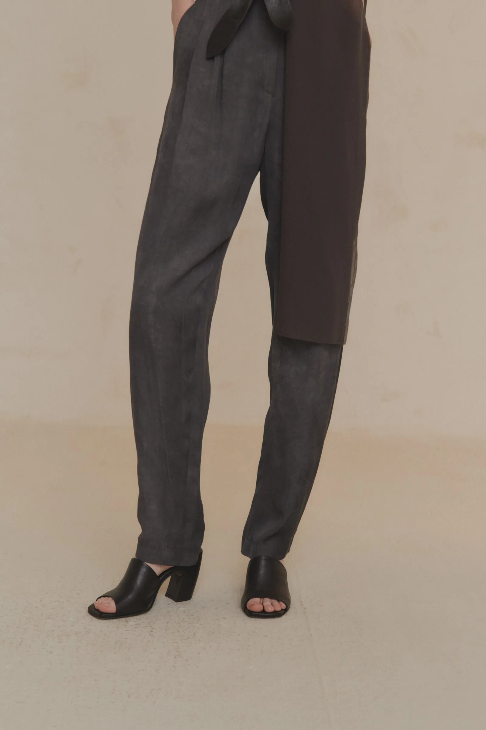 Janis, mules de piel negro sold by Cortana product image thumbnail 3