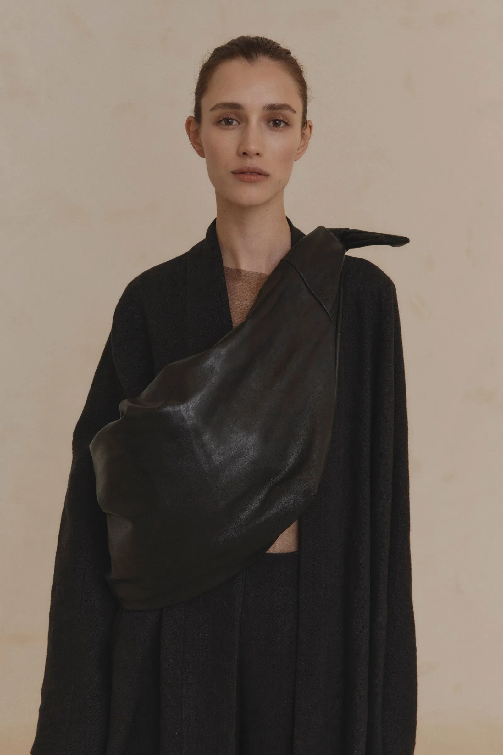 Jin L, riñonera de cuero granate oscuro sold by Cortana product image thumbnail 5