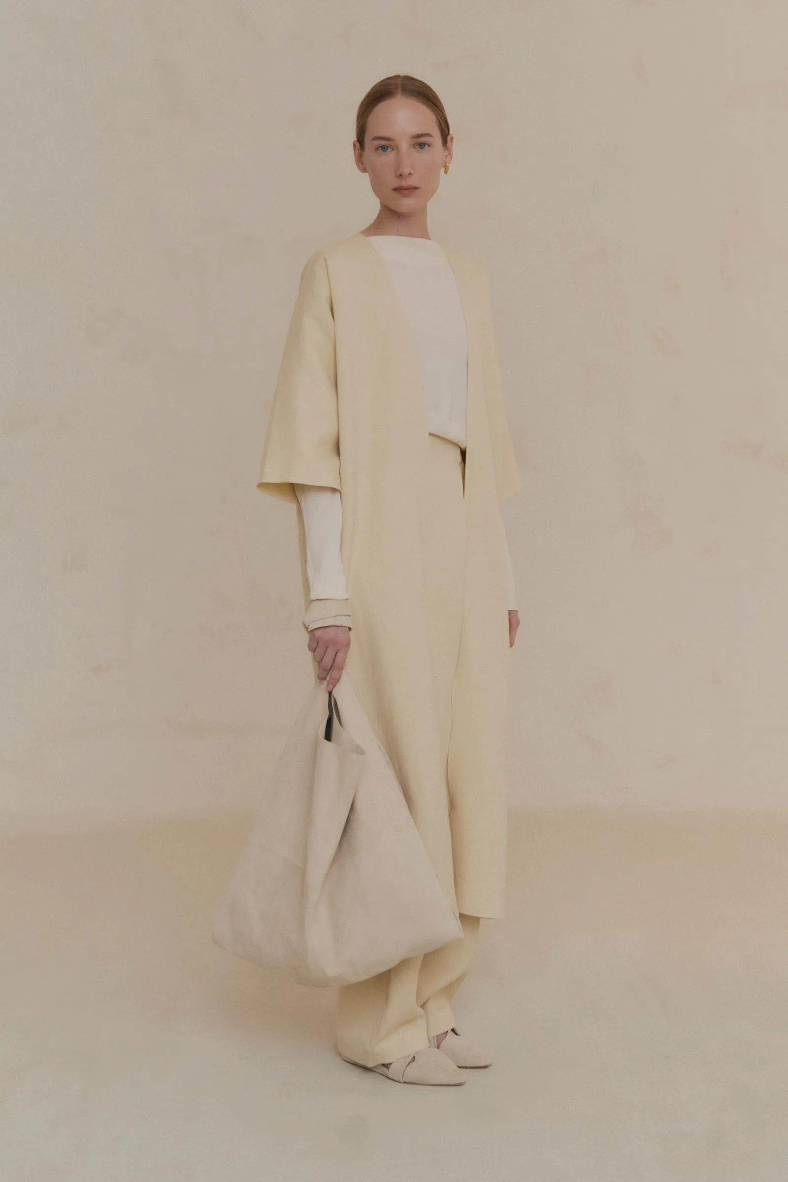 U XL, bolso de ante marfil sold by Cortana product image thumbnail 2