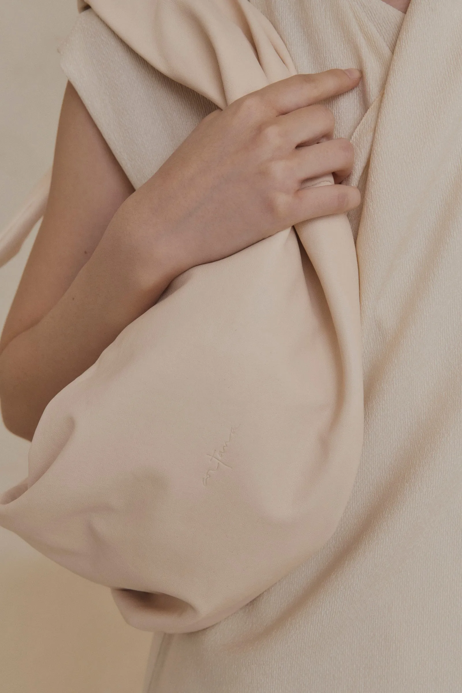 Jin S, riñonera de cuero arena sold by Cortana product image thumbnail 3