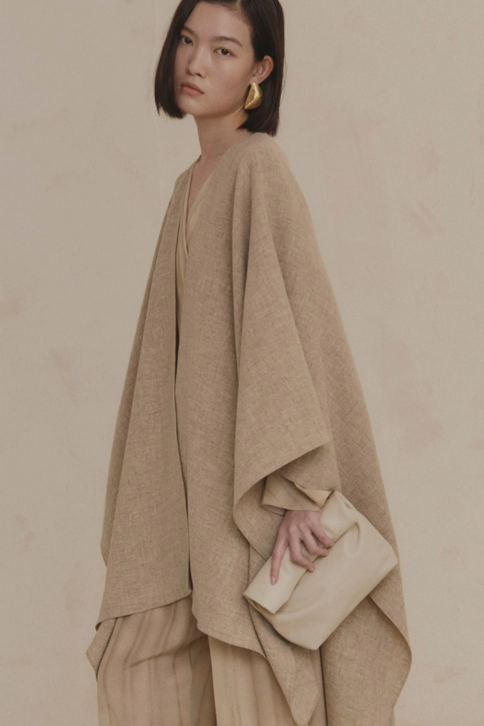 Poncho, abrigo de lana beige melange sold by Cortana product image thumbnail 4