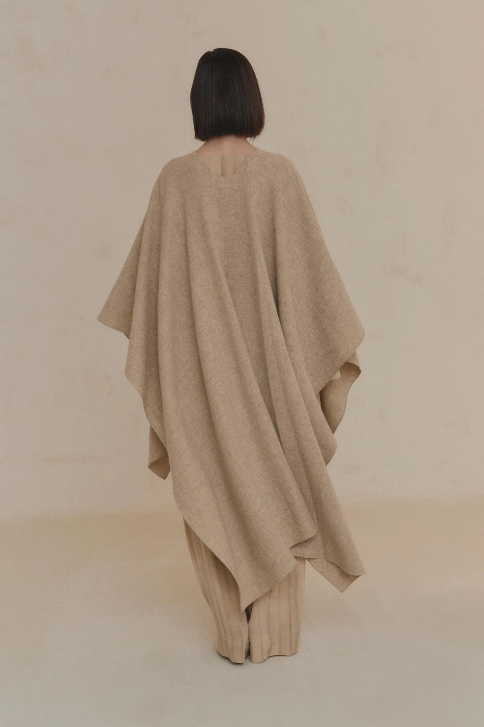 Poncho, abrigo de lana beige melange sold by Cortana product image thumbnail 3