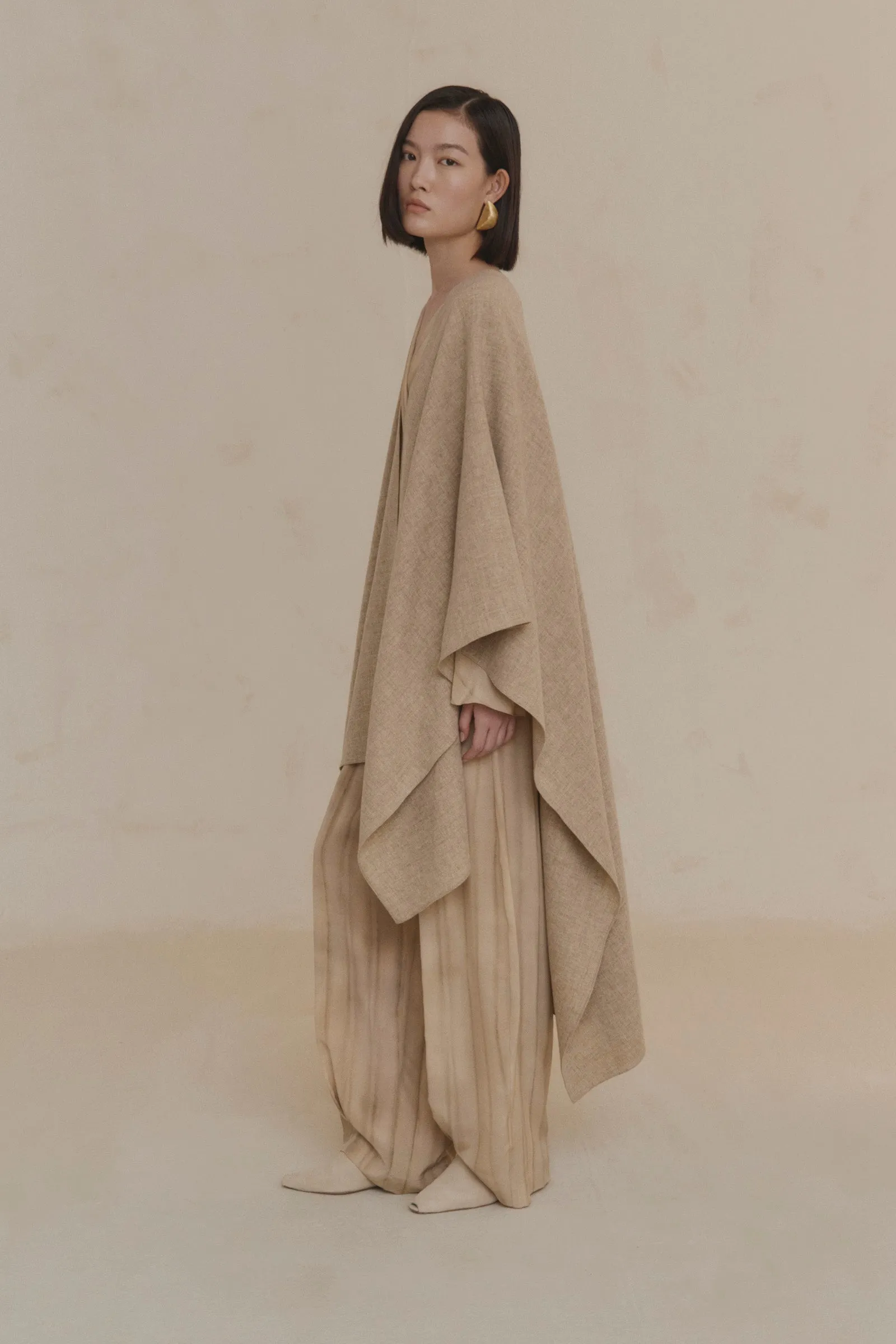 Poncho, abrigo de lana beige melange sold by Cortana product image thumbnail 5