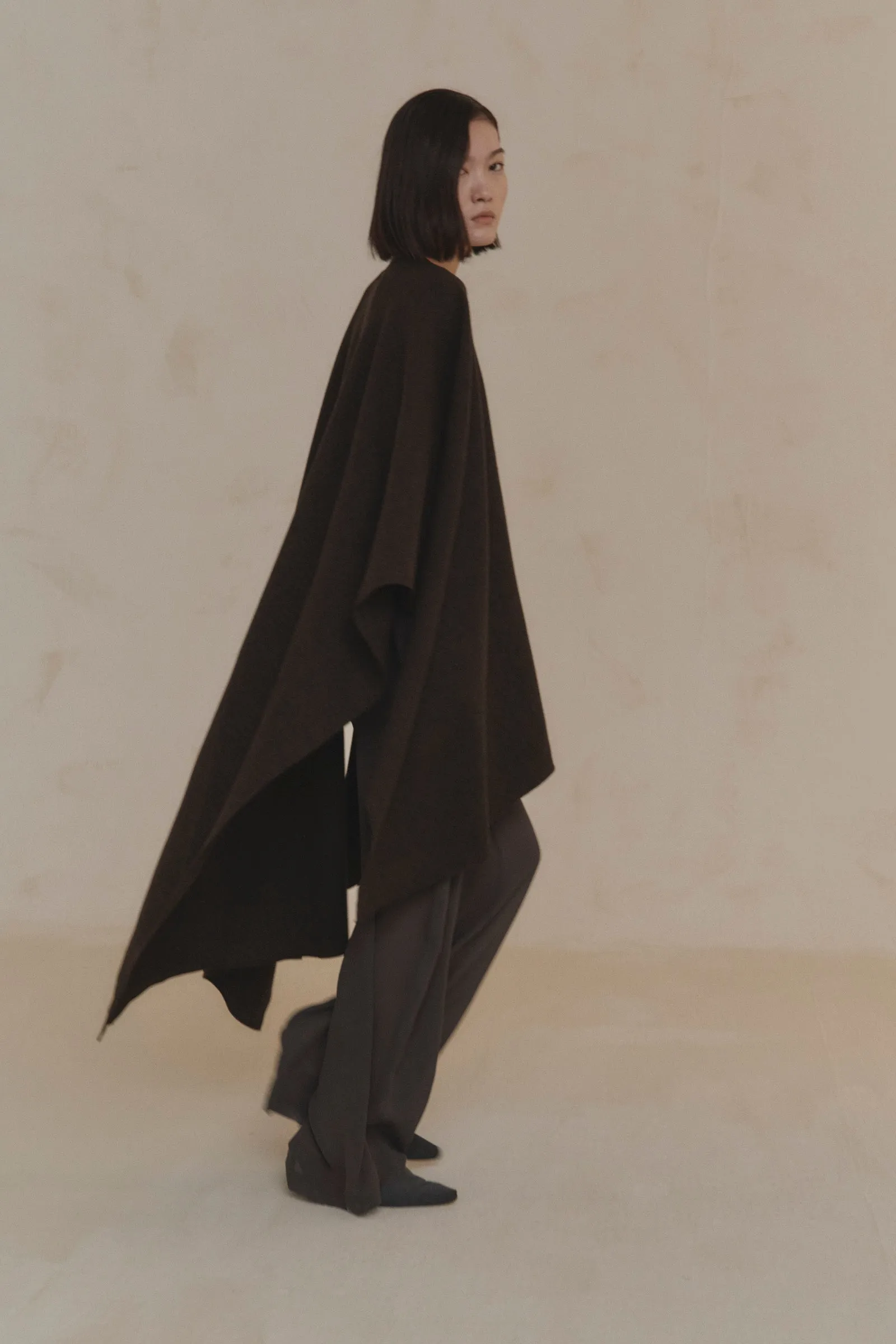 Poncho, abrigo de lana marron melange sold by Cortana product image thumbnail 3