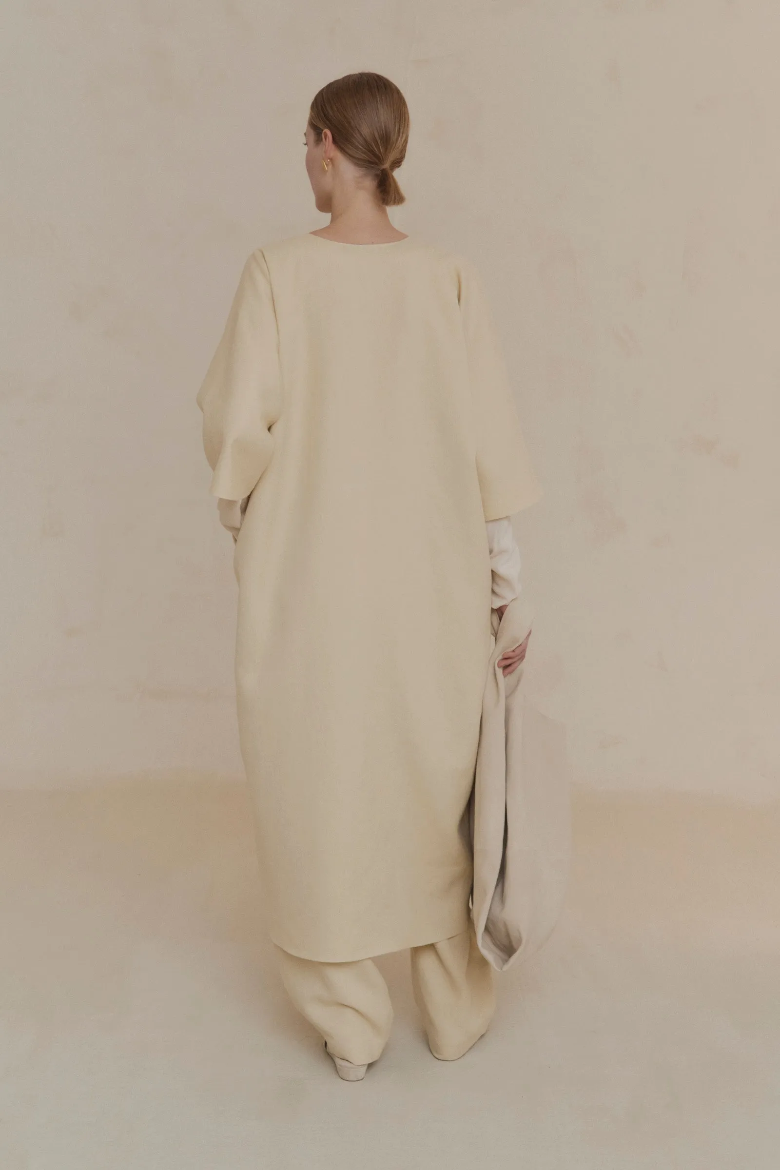 Culta, abrigo largo oversize arena sold by Cortana product image thumbnail 4