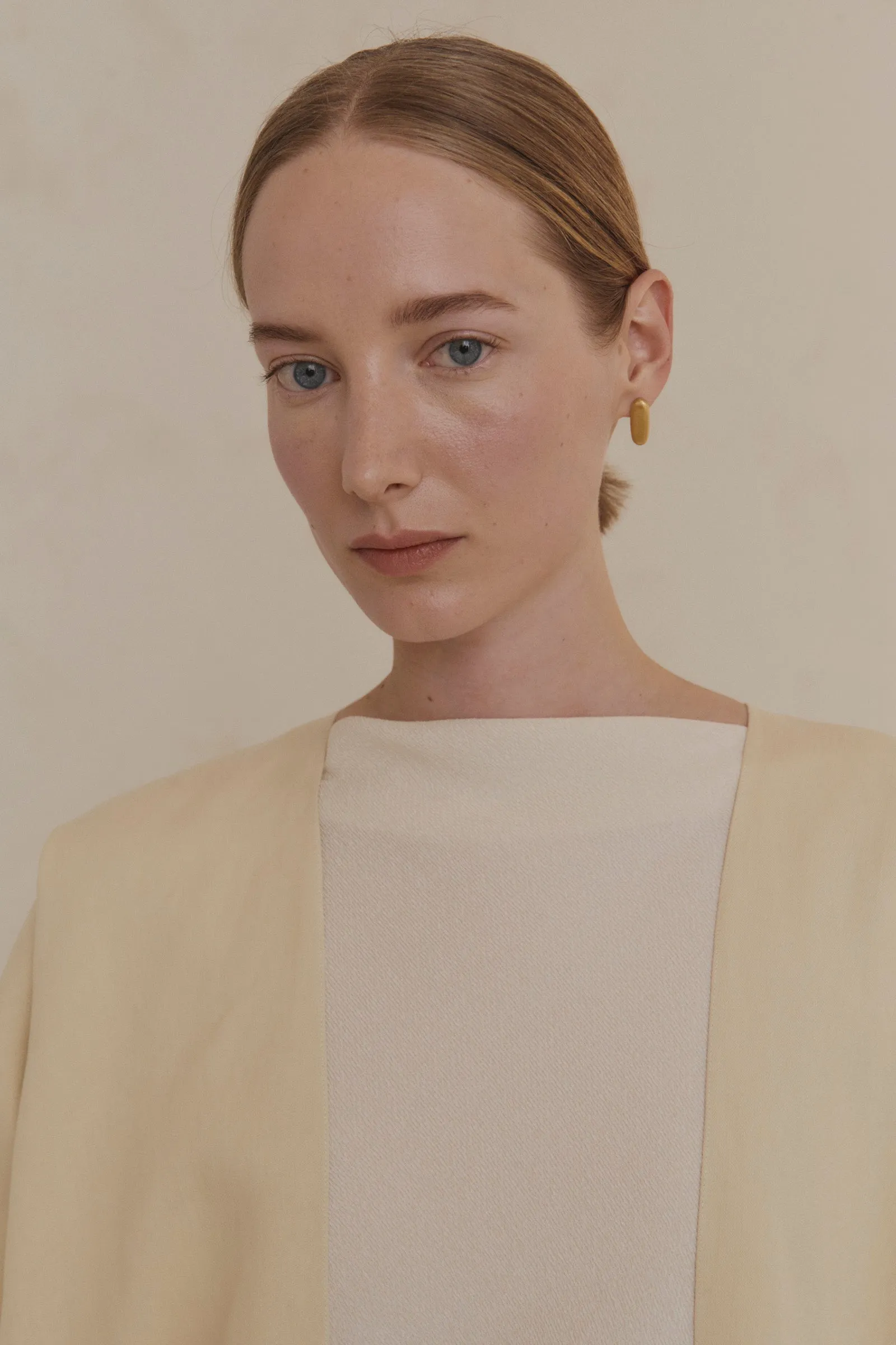 Culta, abrigo largo oversize arena sold by Cortana product image thumbnail 3