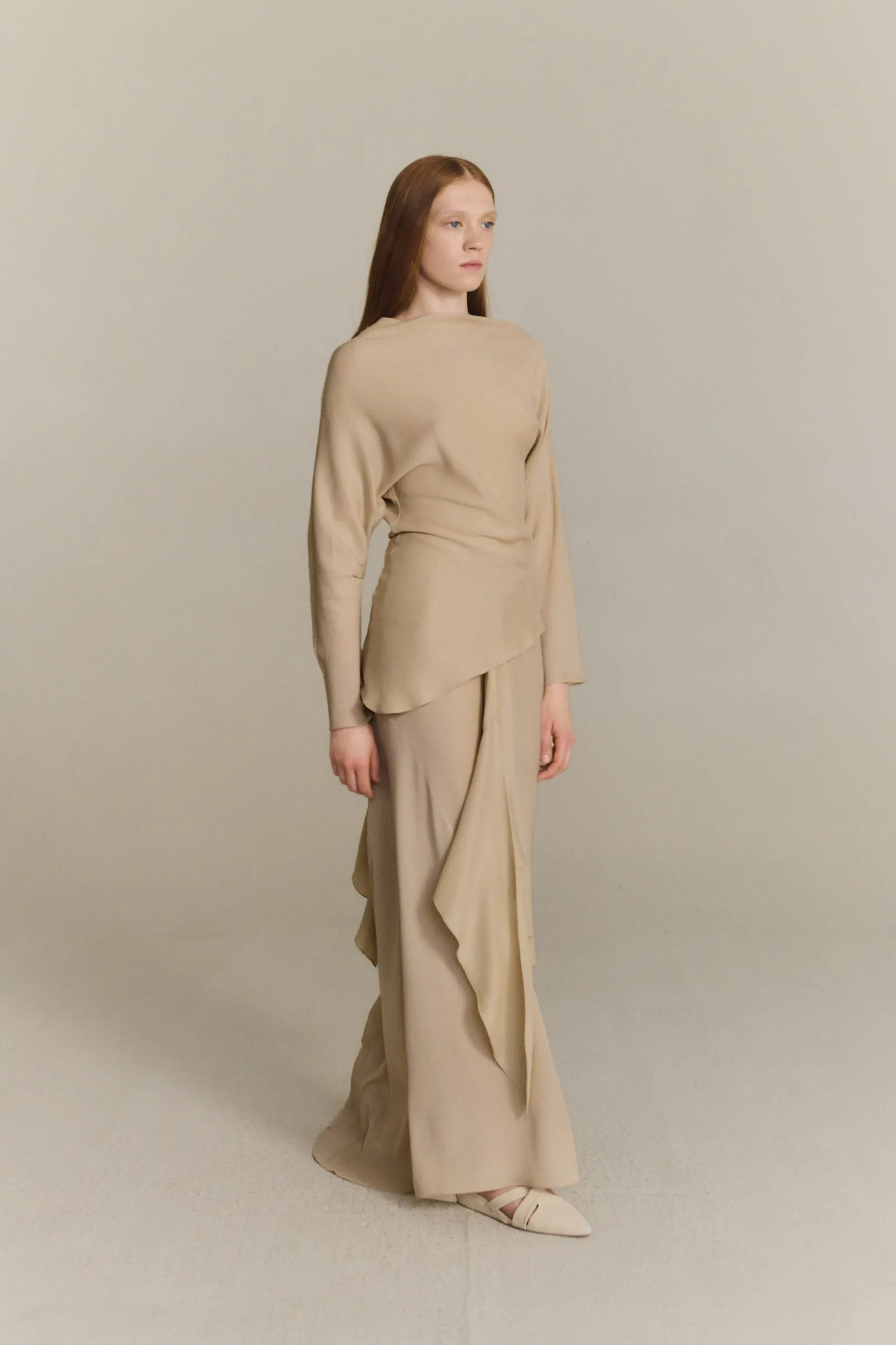Isolde, top de seda beige sold by Cortana product image thumbnail 4