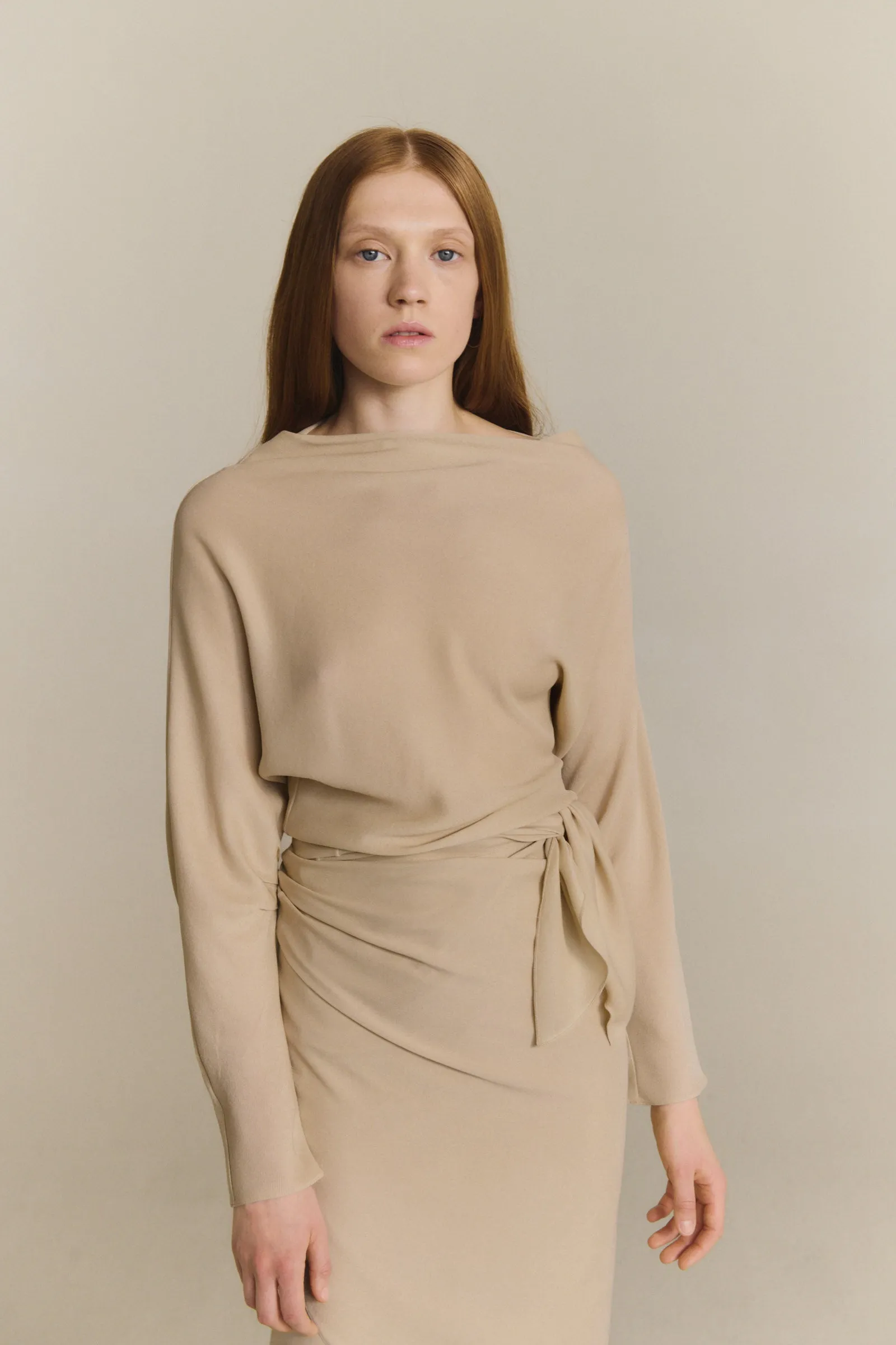 Isolde, top de seda beige sold by Cortana product image thumbnail 3