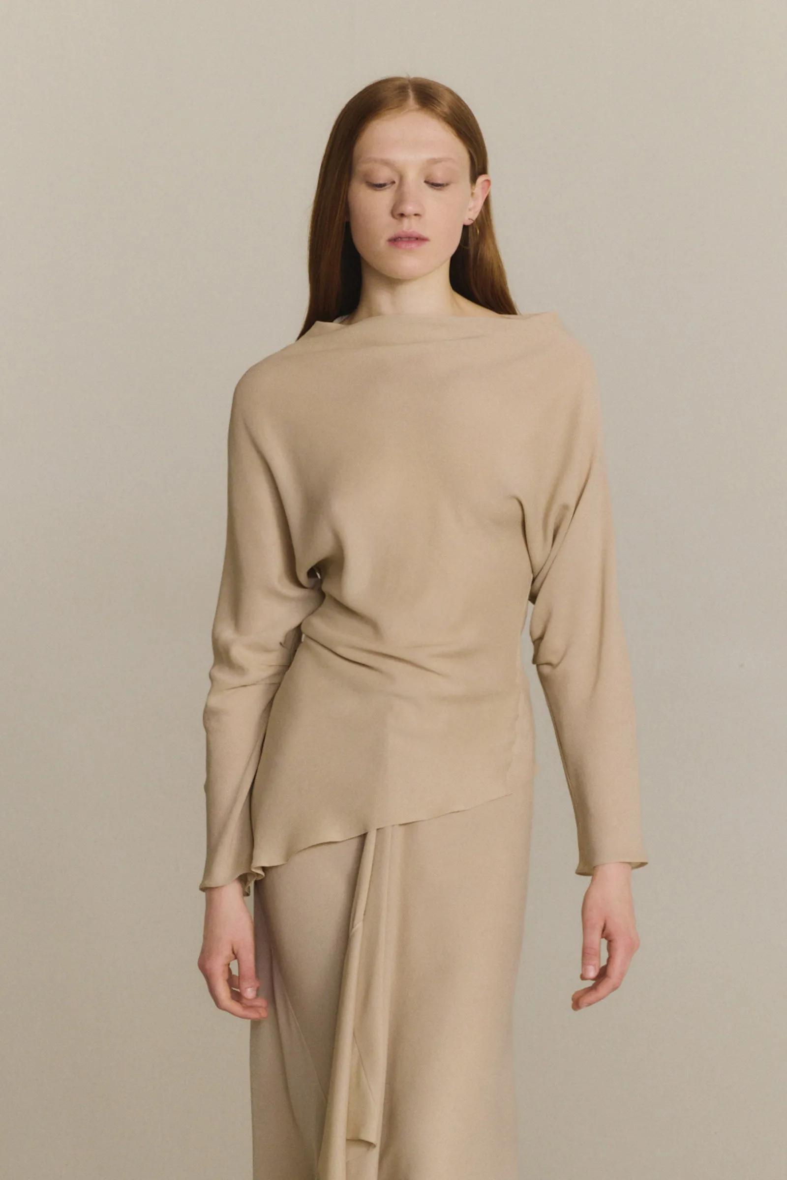Isolde, top de seda beige sold by Cortana product image thumbnail 2