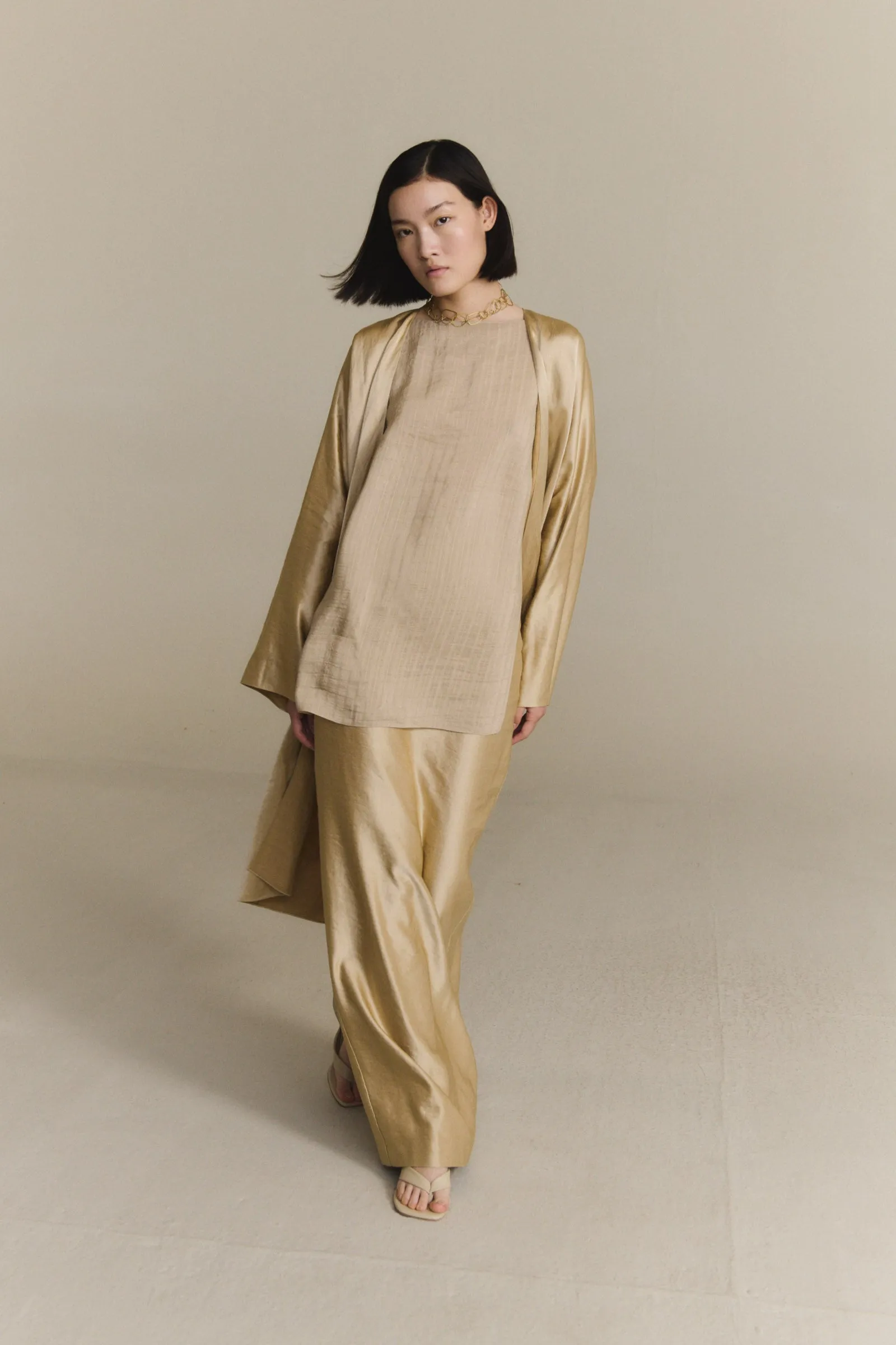 Inga, chaqueta larga beige dorado sold by Cortana product image thumbnail 2