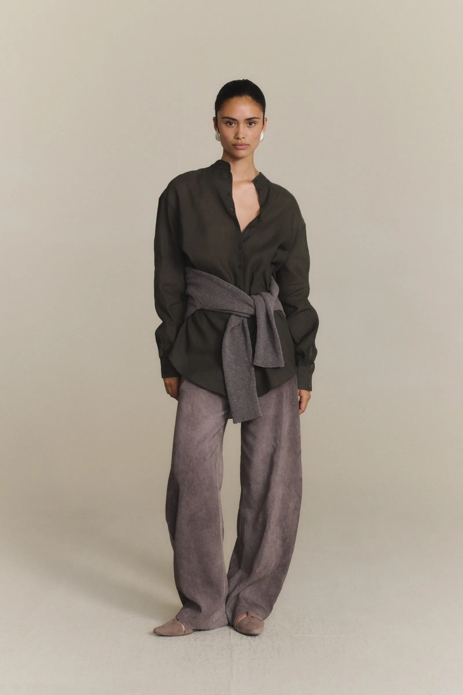 Raoul, camisa de algodon y lino gris oscuro sold by Cortana product image thumbnail 3