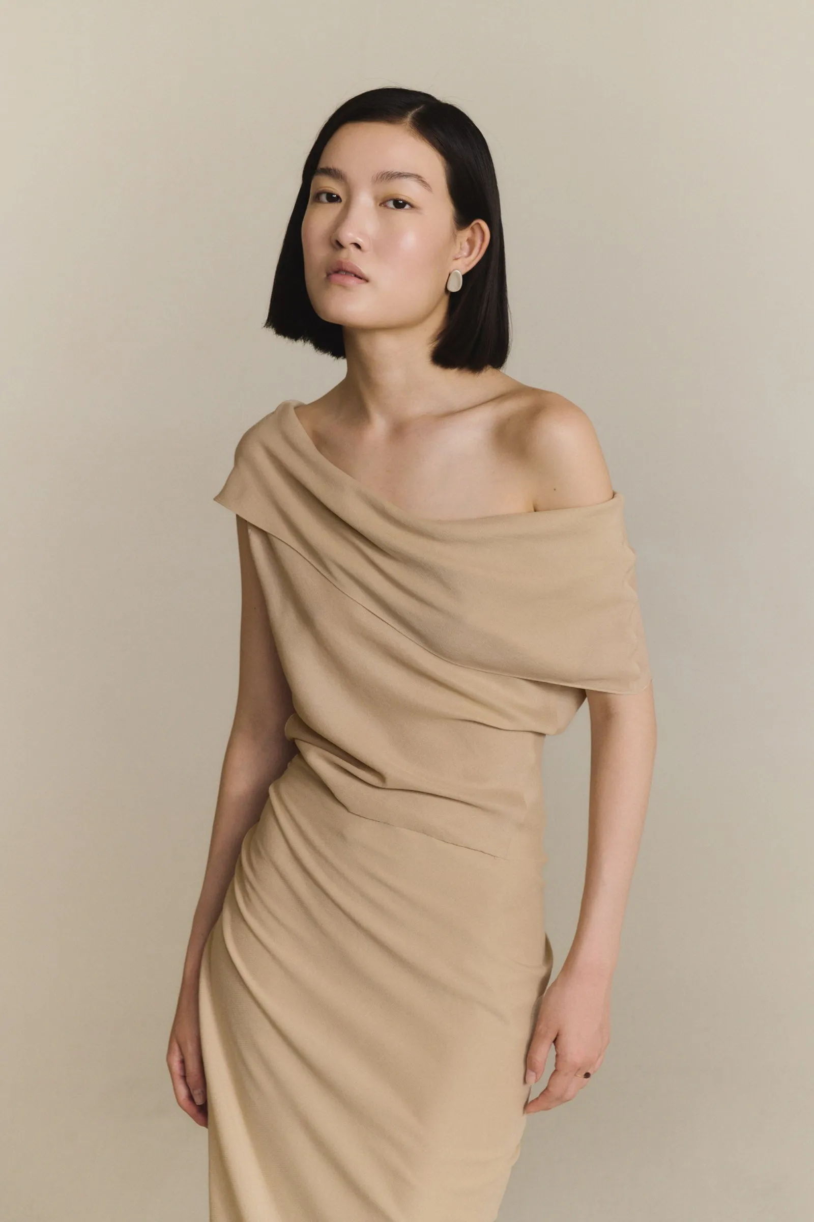 Ilia, top de seda beige sold by Cortana product image thumbnail 3