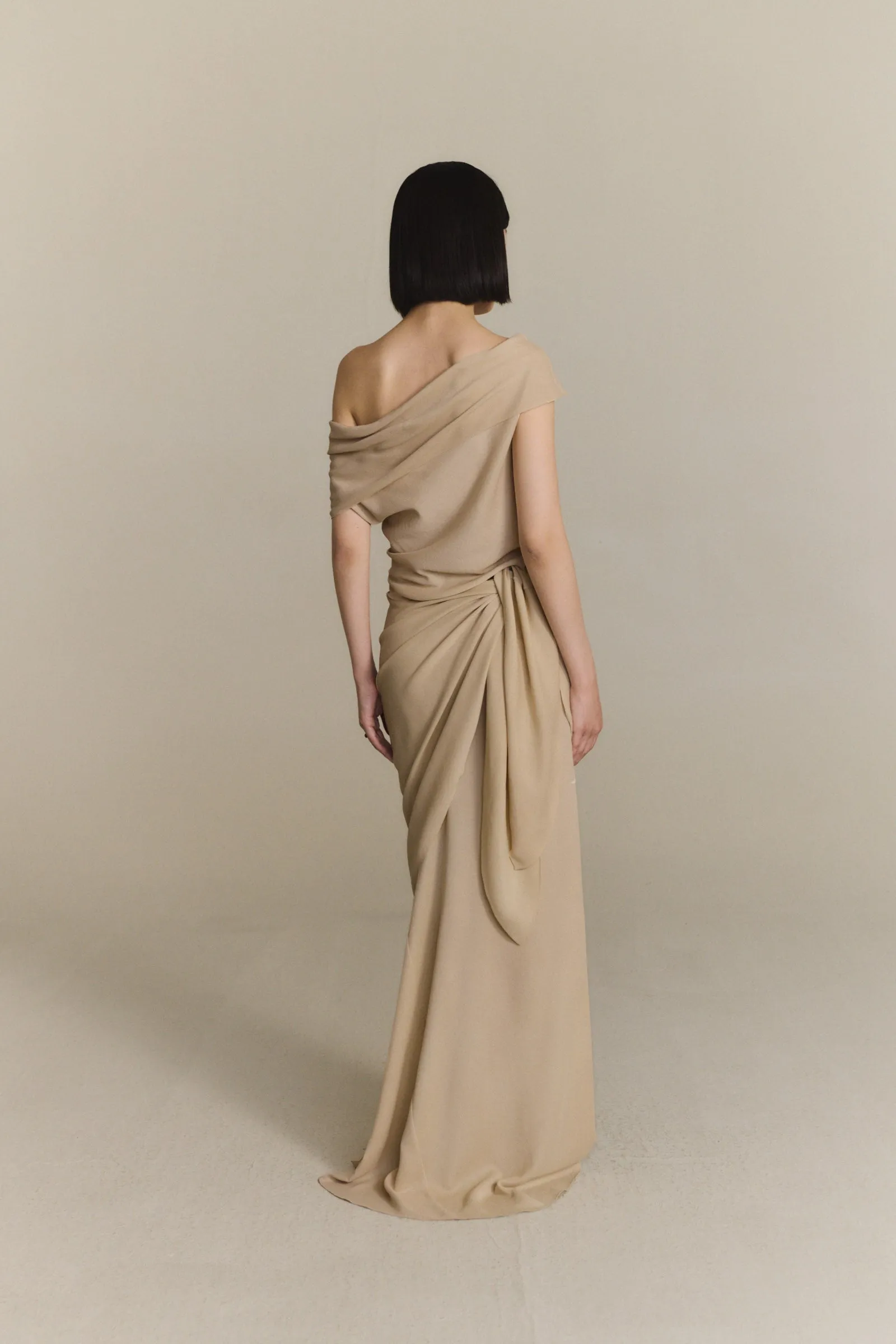 Ilia, top de seda beige sold by Cortana product image thumbnail 4