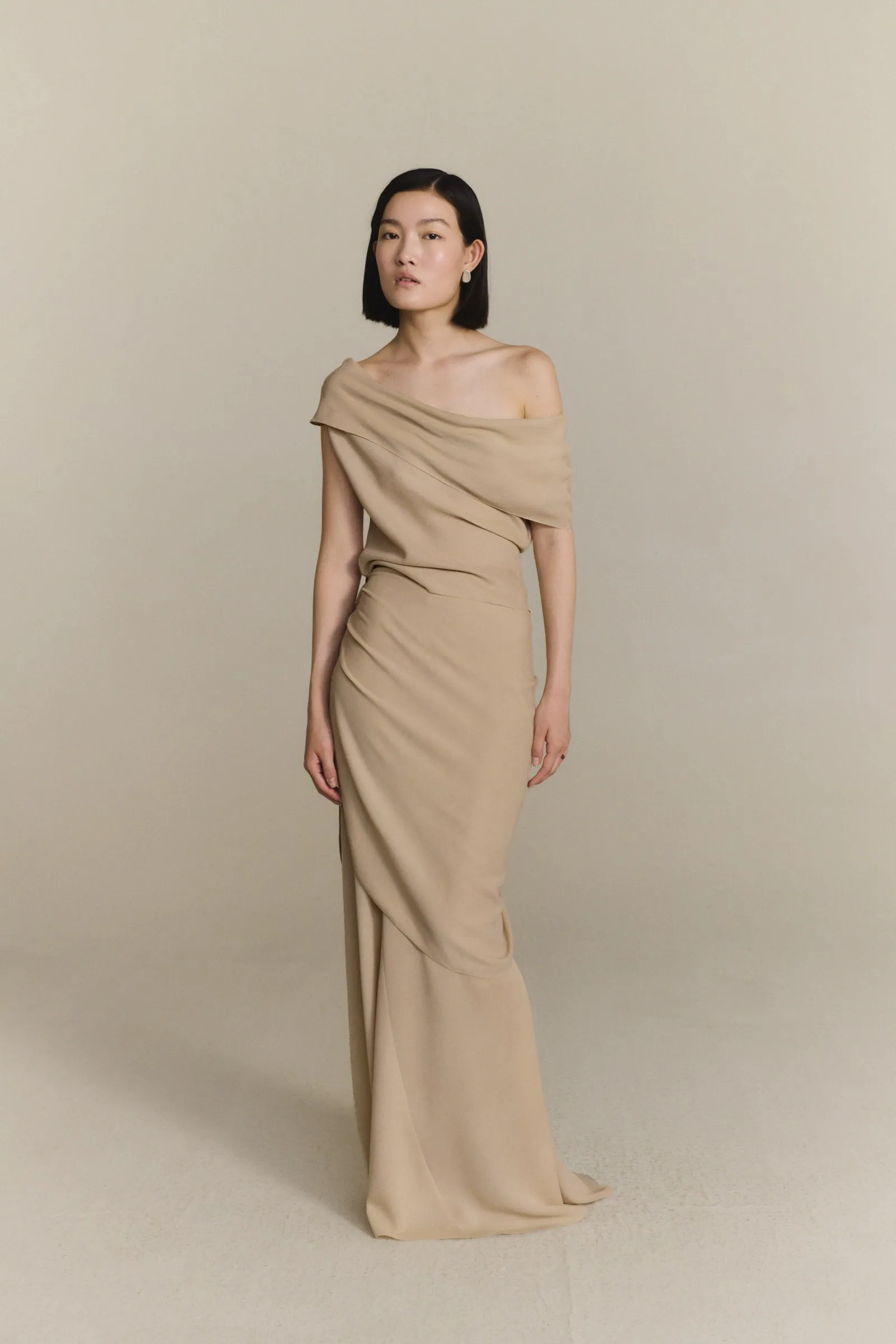 Ilia, top de seda beige sold by Cortana product image thumbnail 5