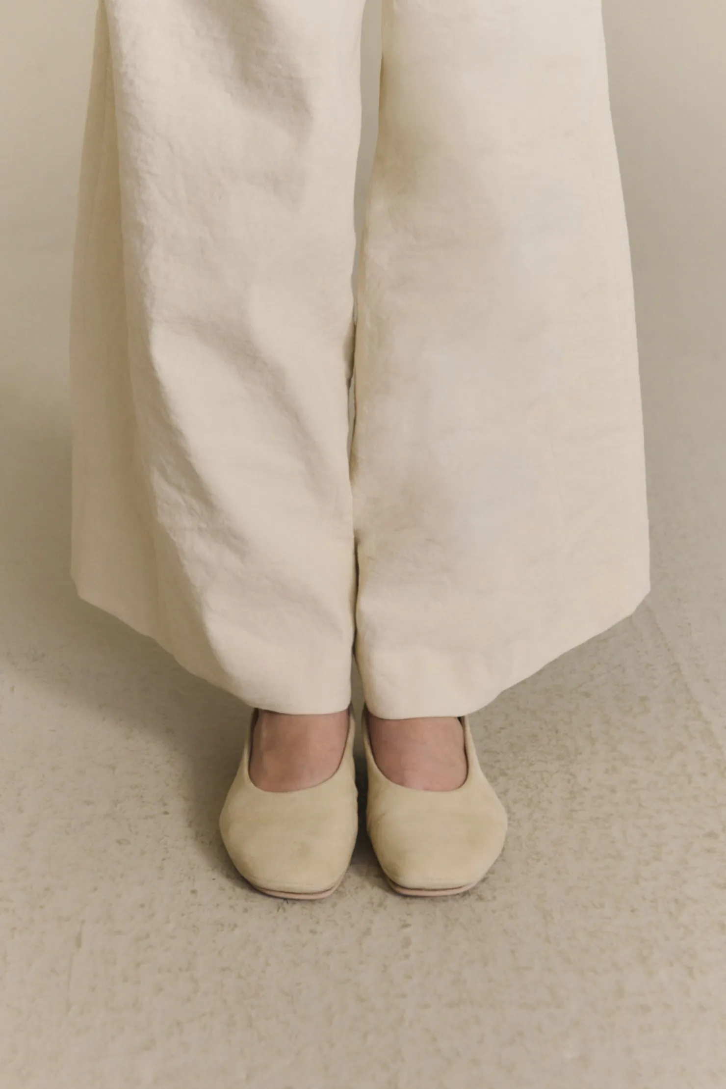 Lara, bailarina de ante marfil sold by Cortana product image thumbnail 2