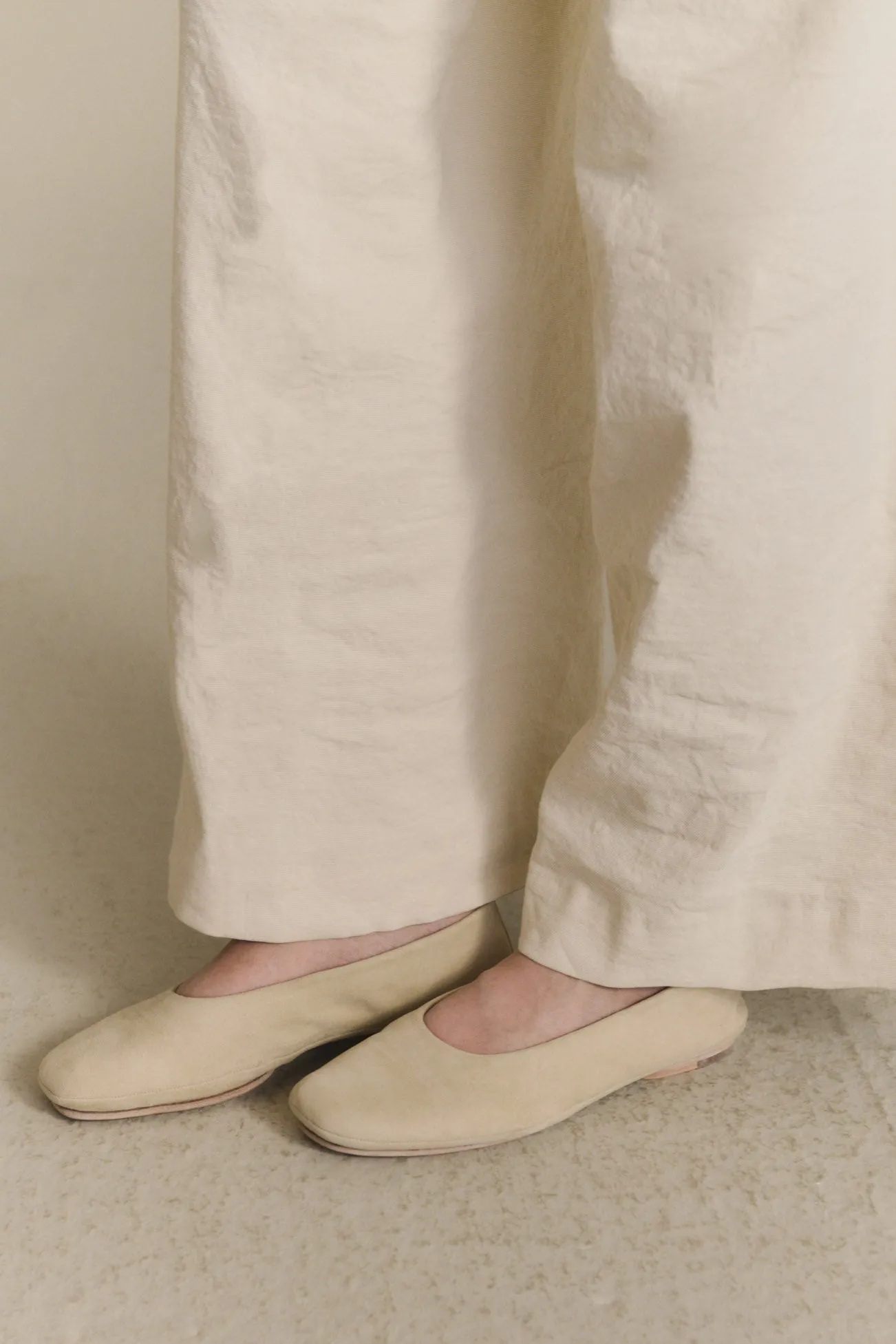 Lara, bailarina de ante marfil sold by Cortana product image thumbnail 3