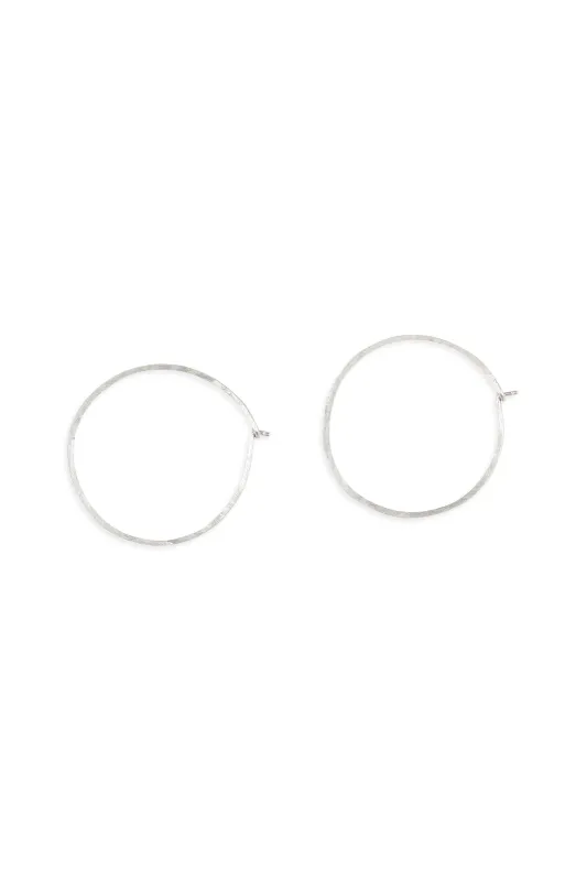 Lola, pendientes de aro de plata sold by Cortana