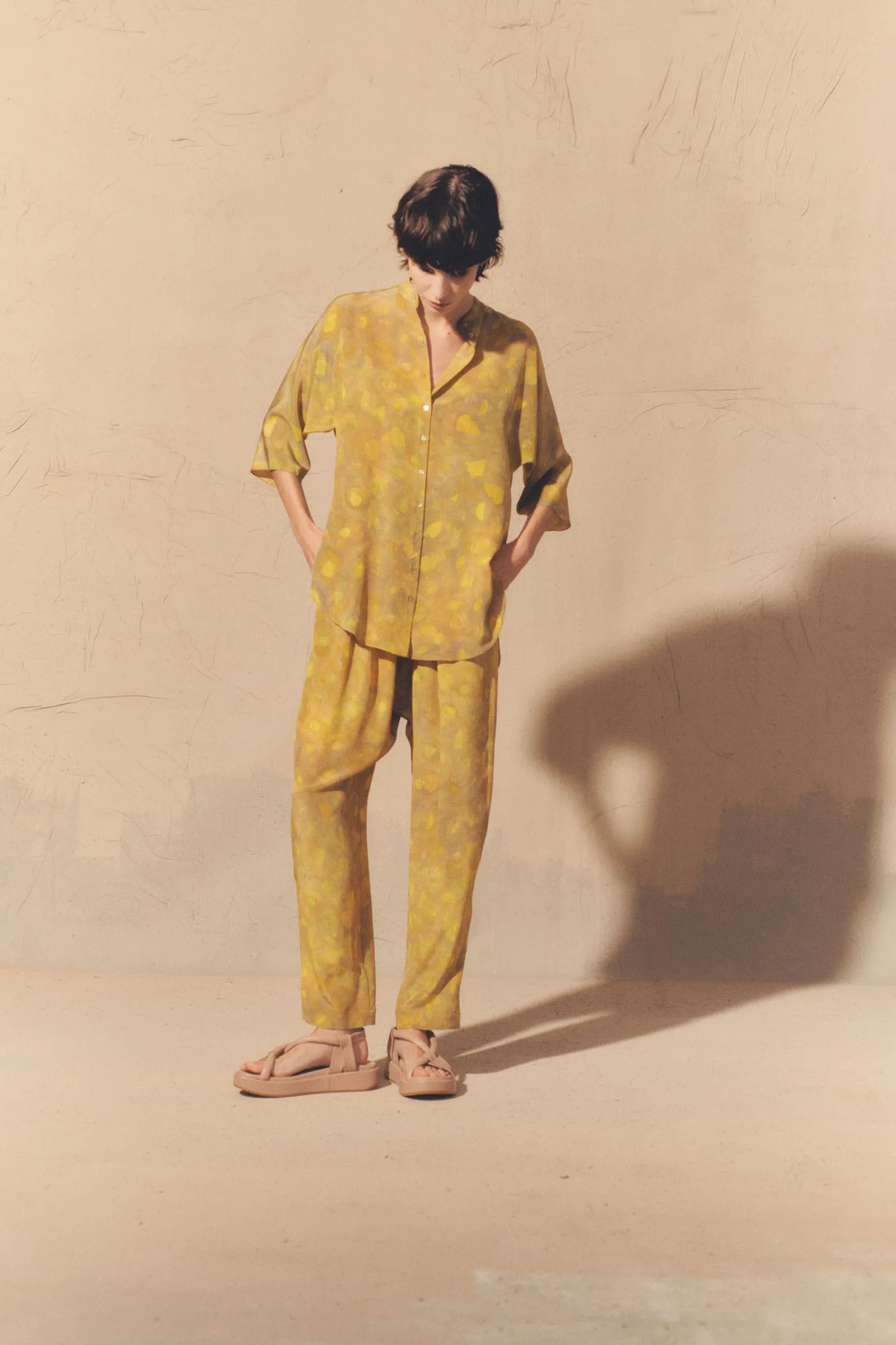 Lili, pantalón en seda lima print sold by Cortana product image thumbnail 5