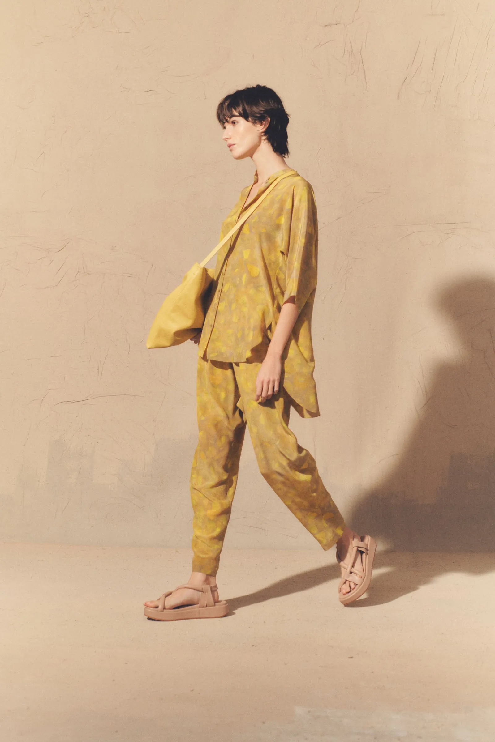 Lili, pantalón en seda lima print sold by Cortana product image thumbnail 2