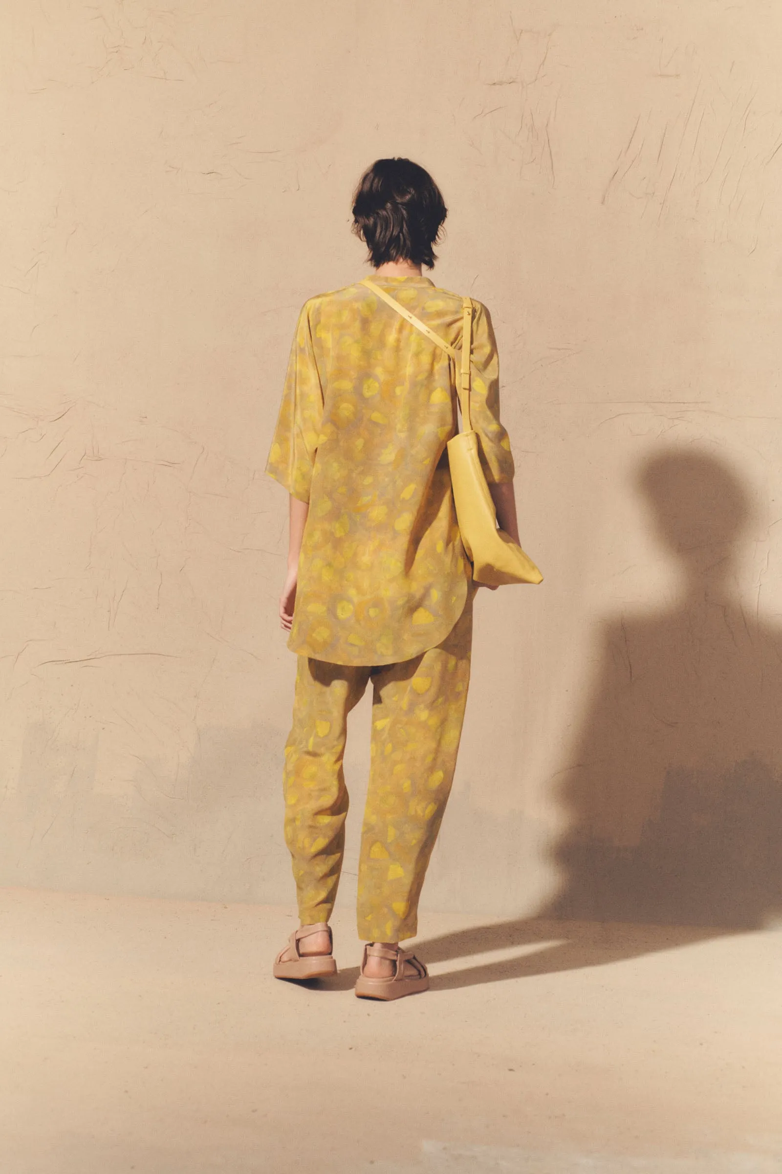 Lili, pantalón en seda lima print sold by Cortana product image thumbnail 4