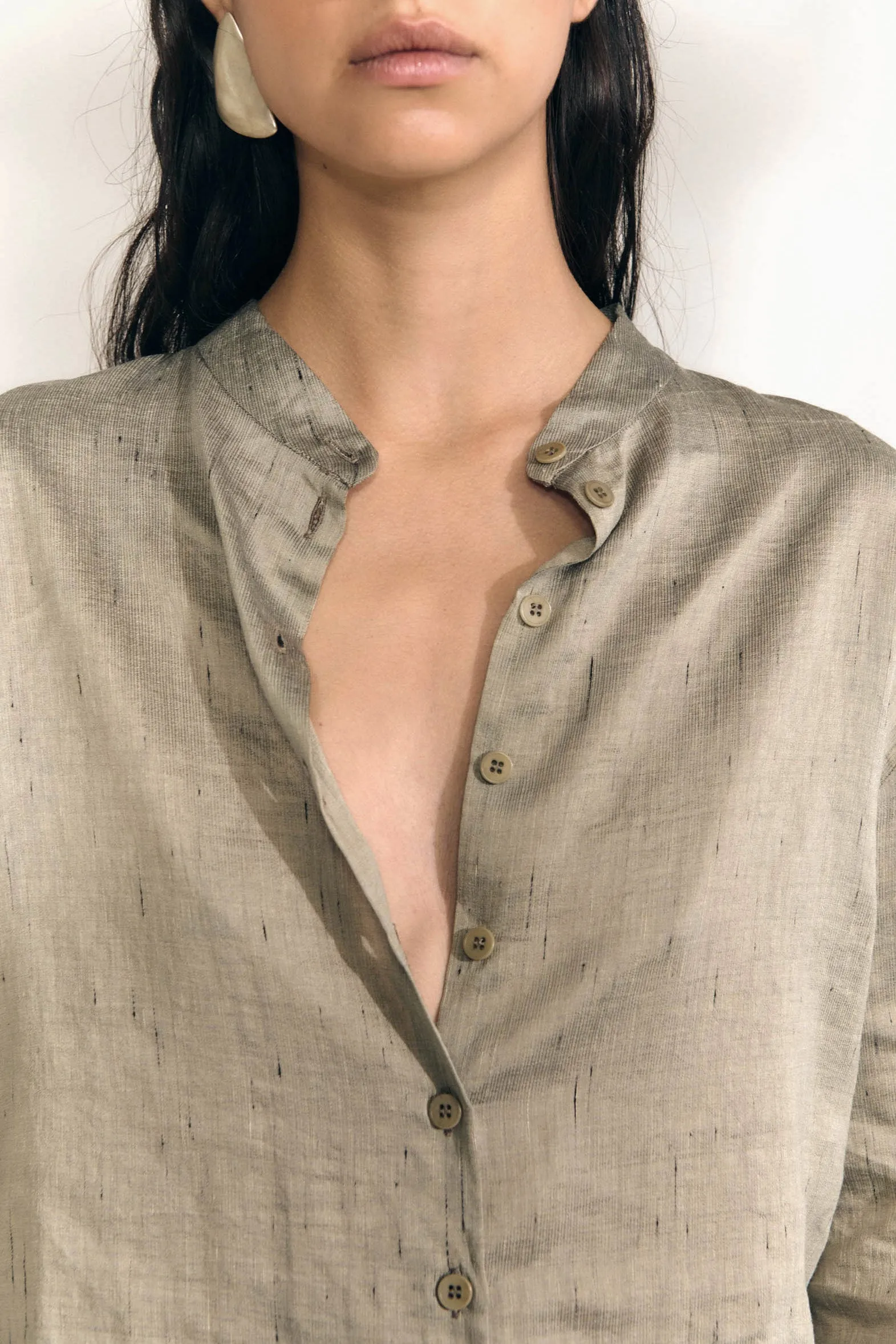 Sal, camisa oversize de lino de rayas gris plata sold by Cortana product image thumbnail 3