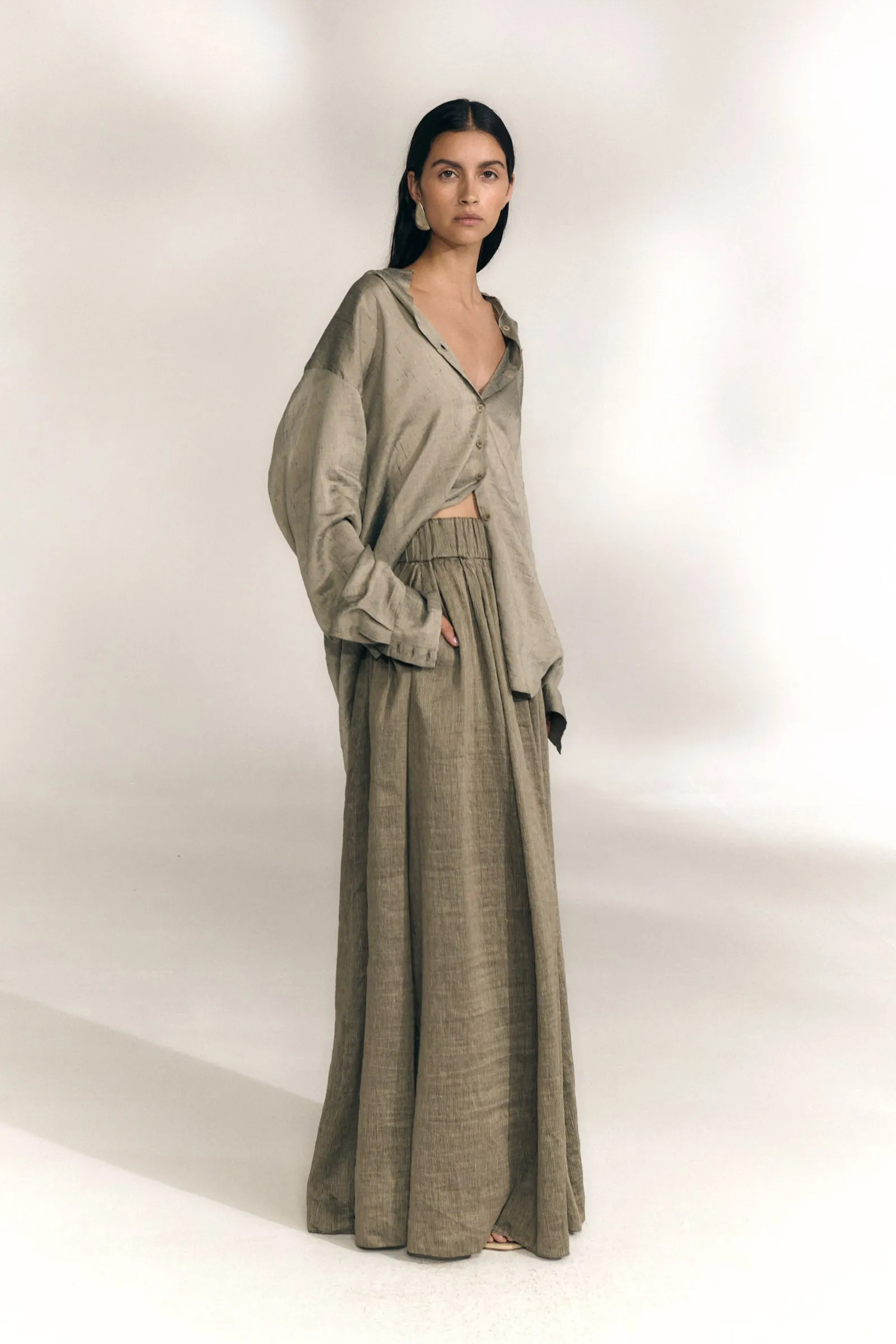 Sal, camisa oversize de lino de rayas gris plata sold by Cortana product image thumbnail 4