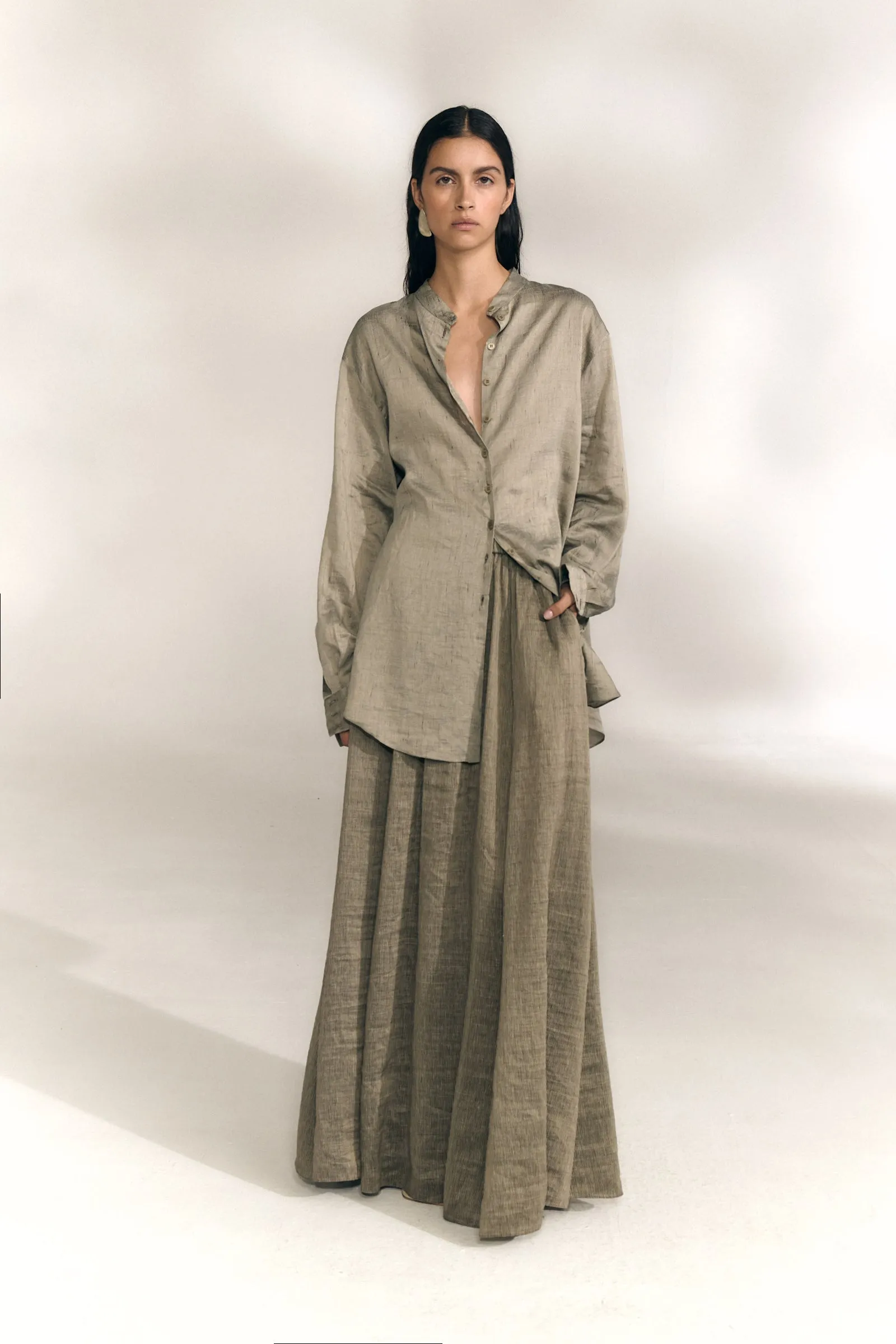 Sal, camisa oversize de lino de rayas gris plata sold by Cortana product image thumbnail 2