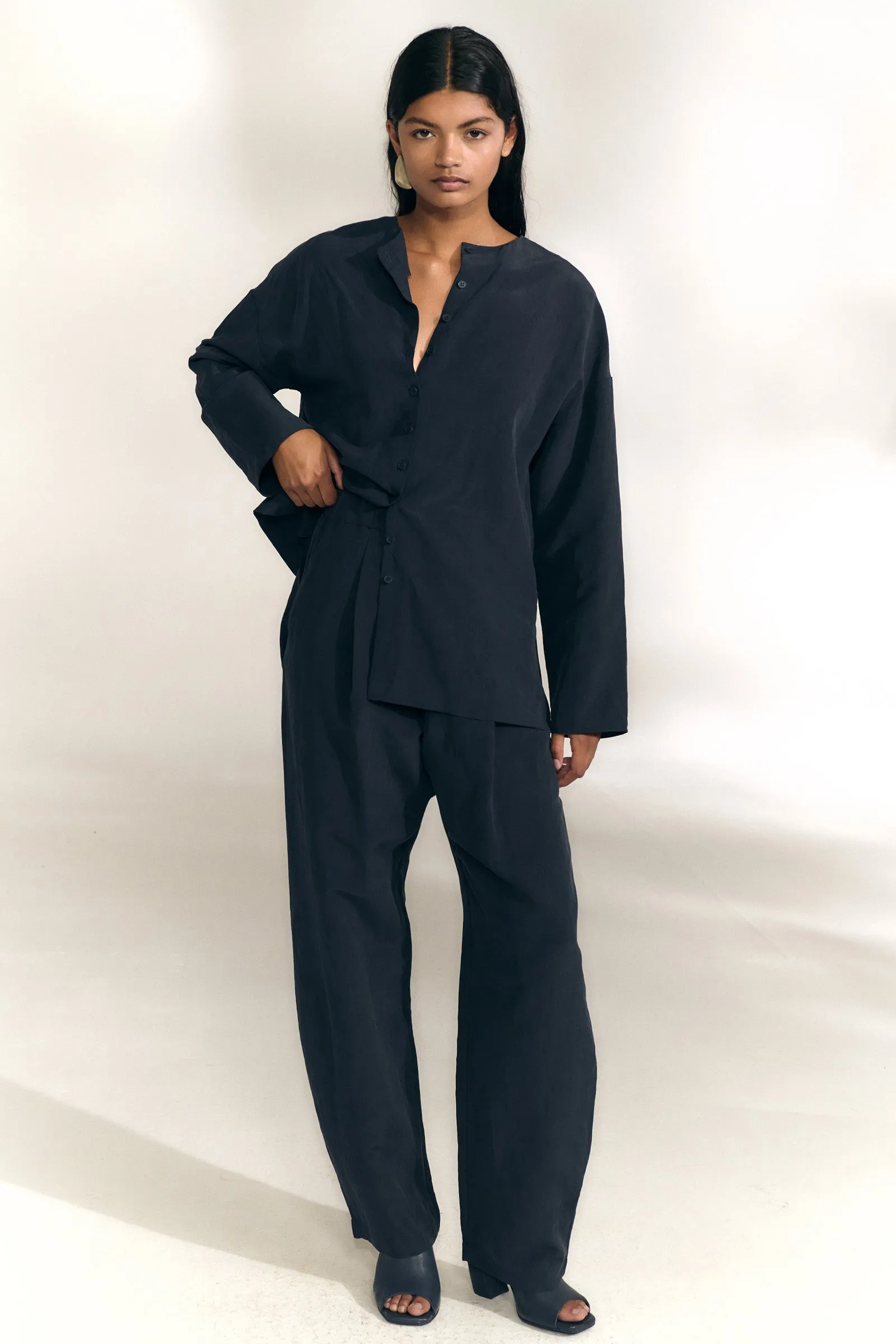 Mel, pantalon de lino y seda azul marino sold by Cortana product image thumbnail 5