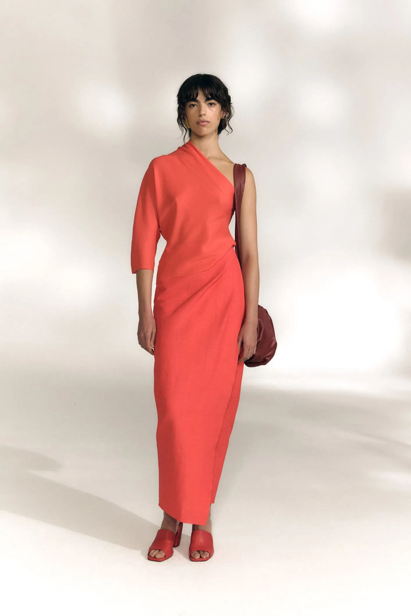 Aleris, top asimetrico de seda rojo coral sold by Cortana product image thumbnail 4