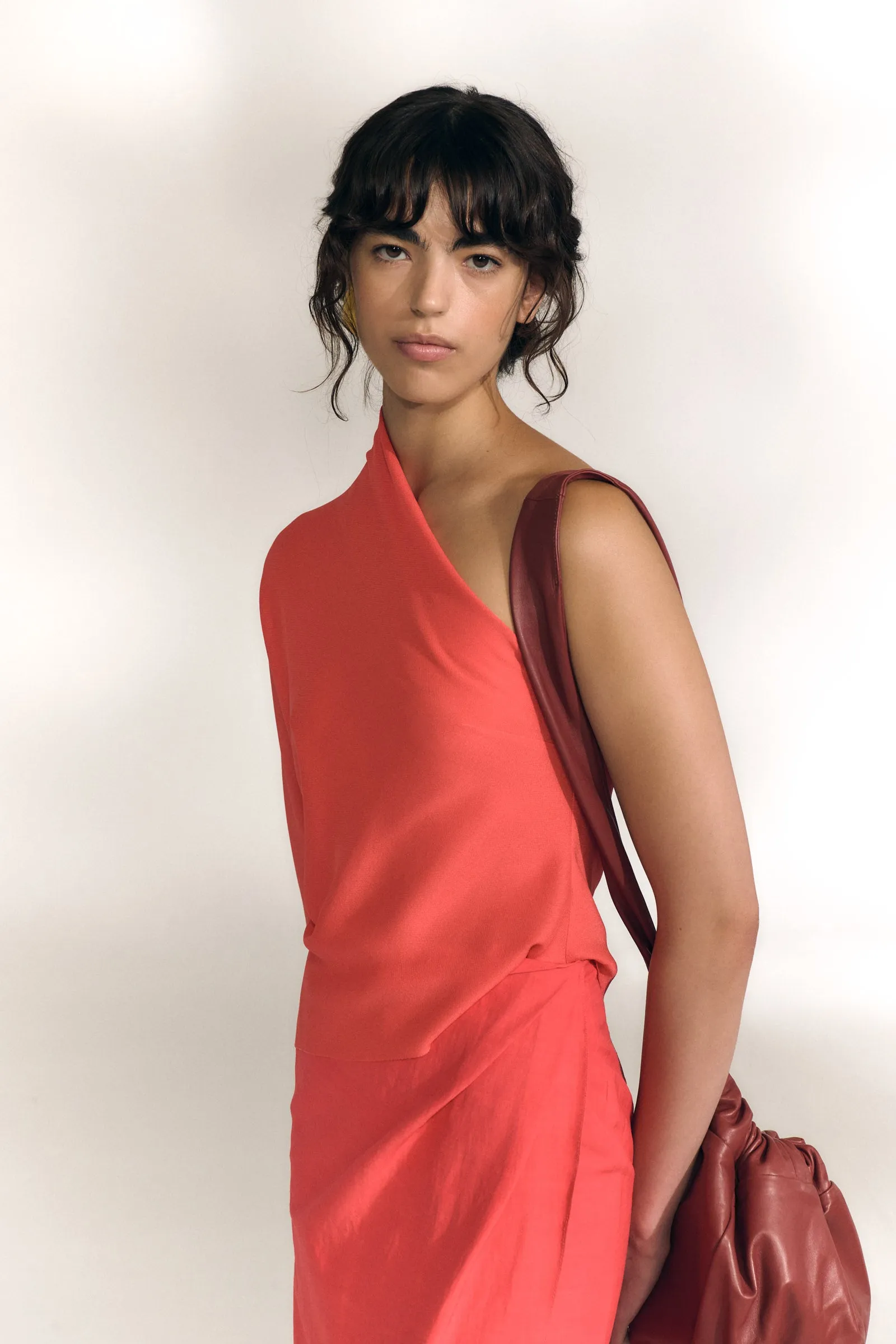 Aleris, top asimetrico de seda rojo coral sold by Cortana product image thumbnail 5