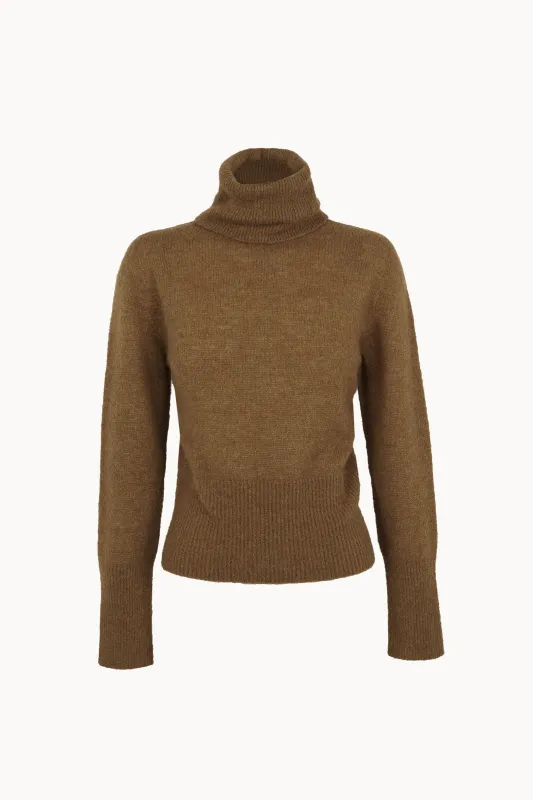 Eira, jersey de cuello vuelto de alpaca y seda tabaco made by Cortana