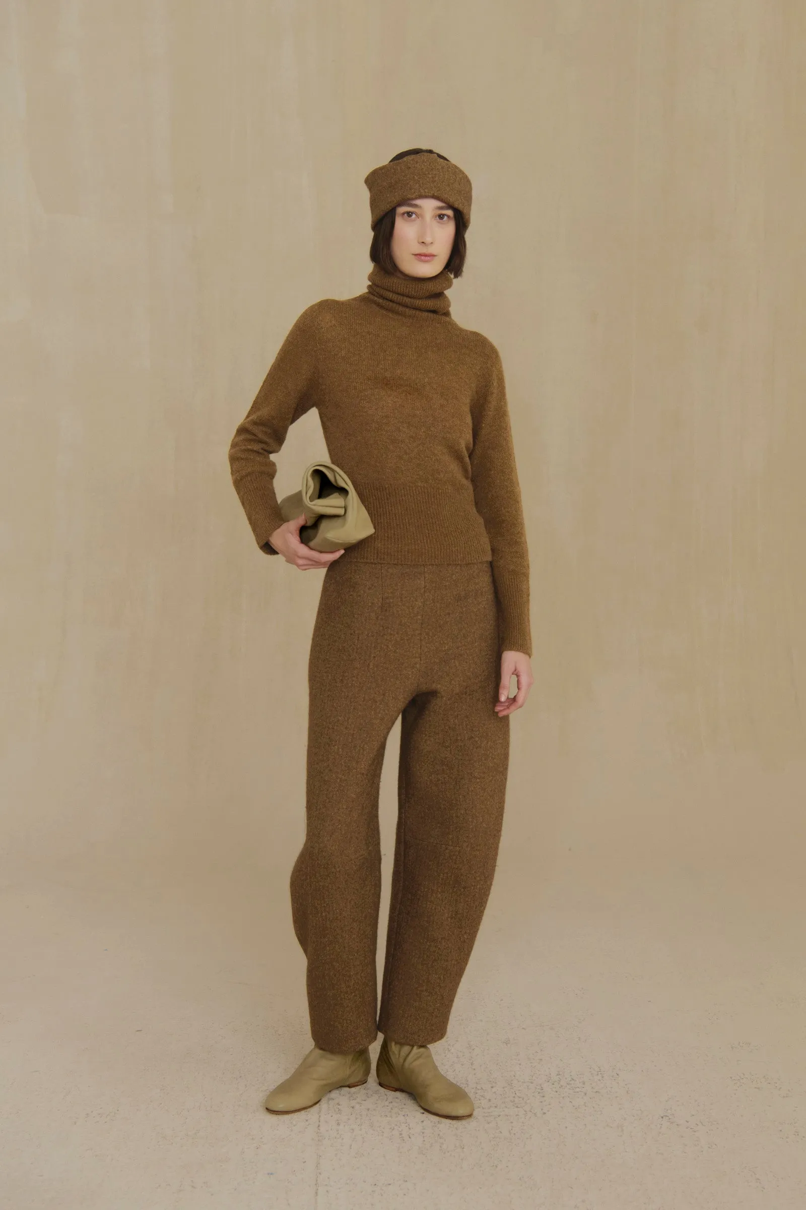Eira, jersey de cuello vuelto de alpaca y seda tabaco sold by Cortana product image thumbnail 4