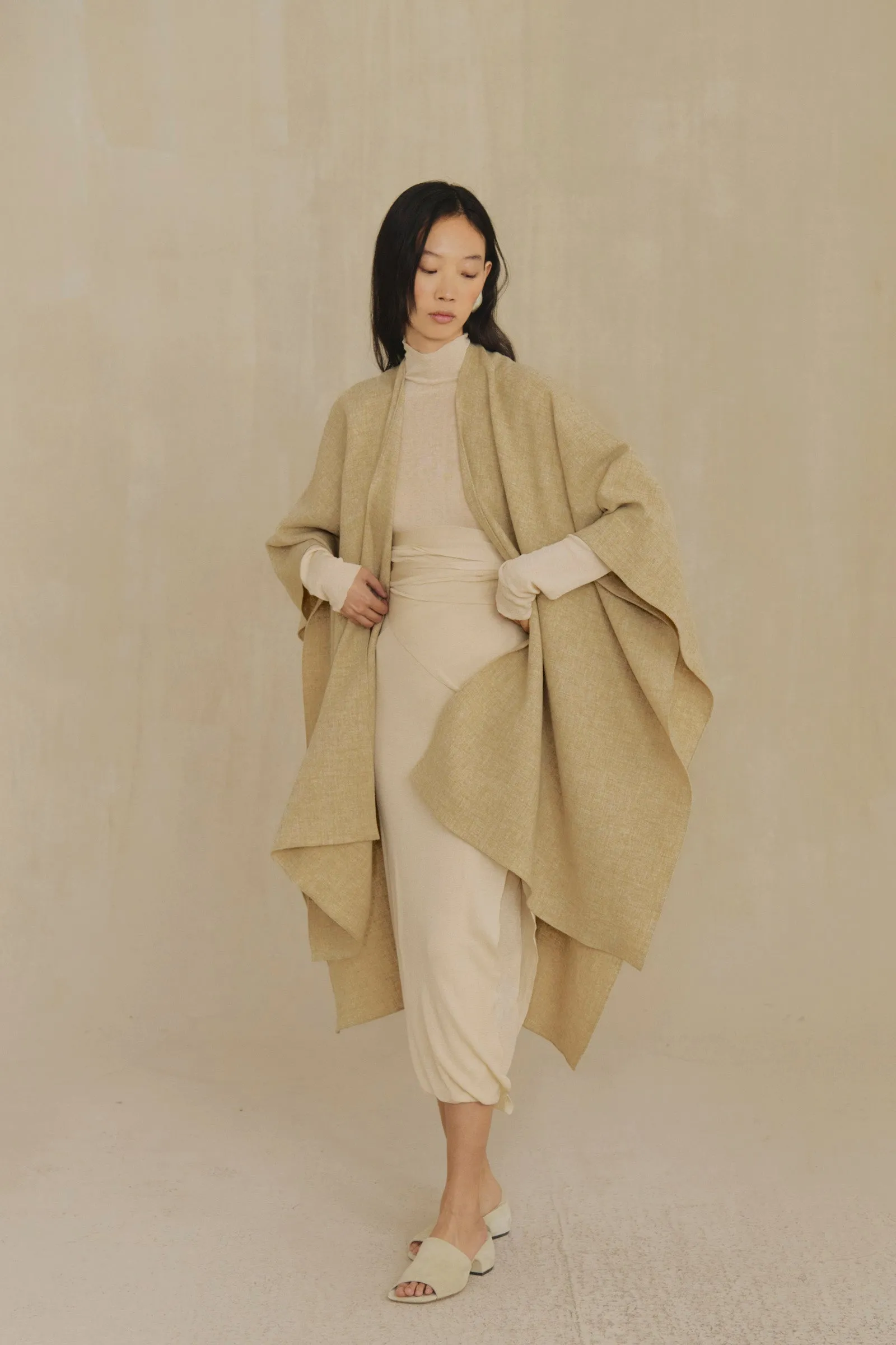 Poncho, abrigo de lana beige melange sold by Cortana product image thumbnail 2