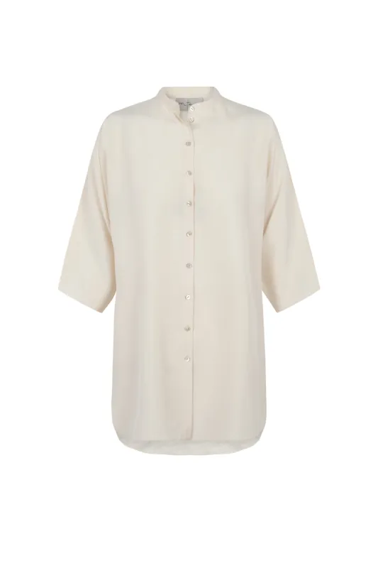 Alba, camisa en seda vainilla sold by Cortana