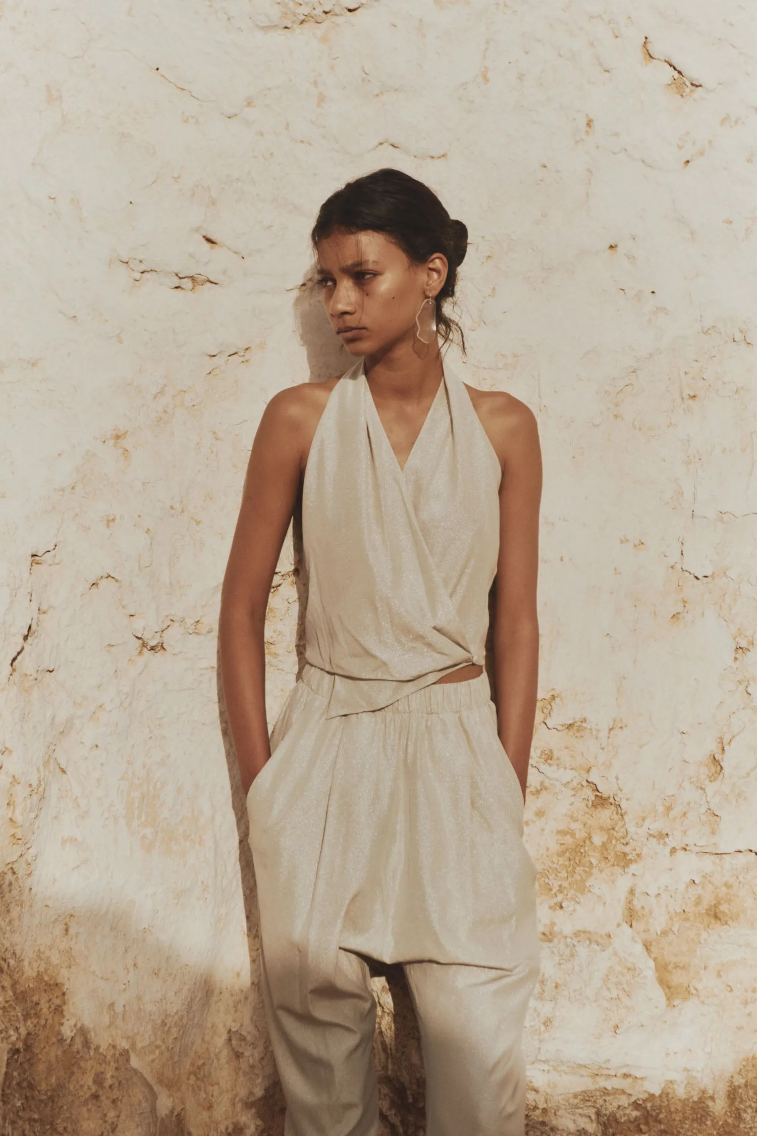 Josephine, pantalón en seda plateada sold by Cortana product image thumbnail 3