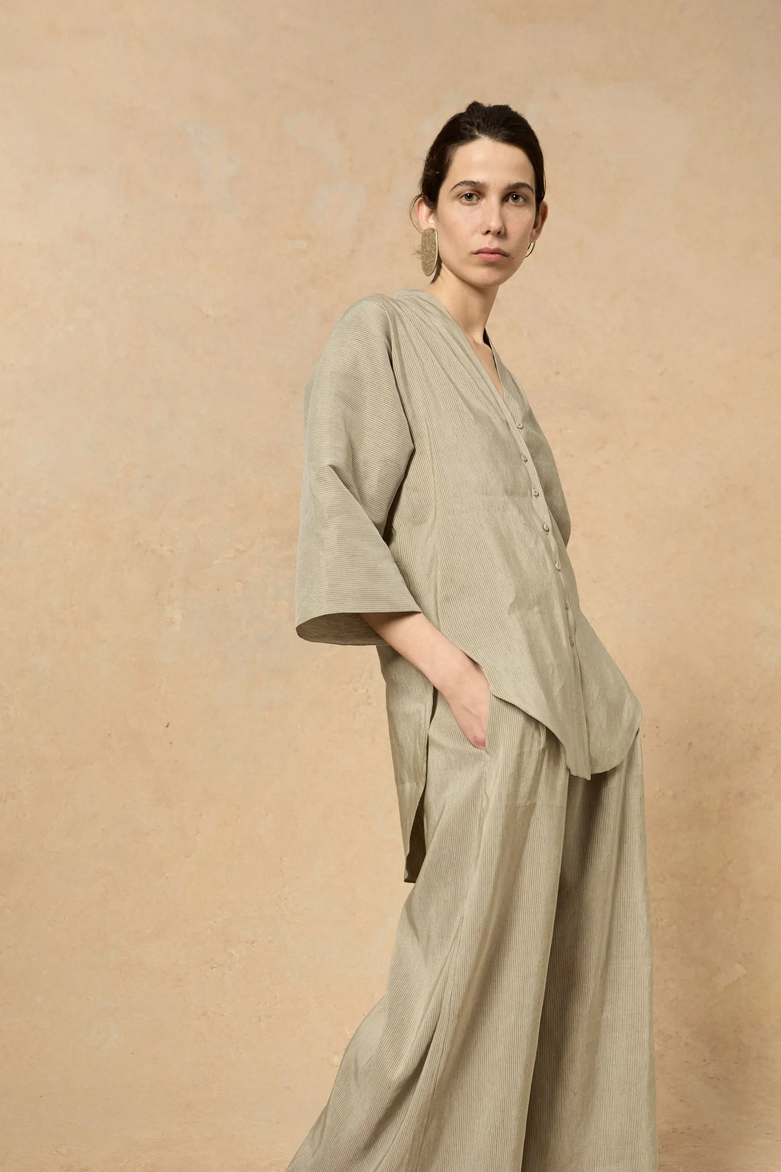 Cleo, camisa en lino y seda a rayas verdes sold by Cortana product image thumbnail 3