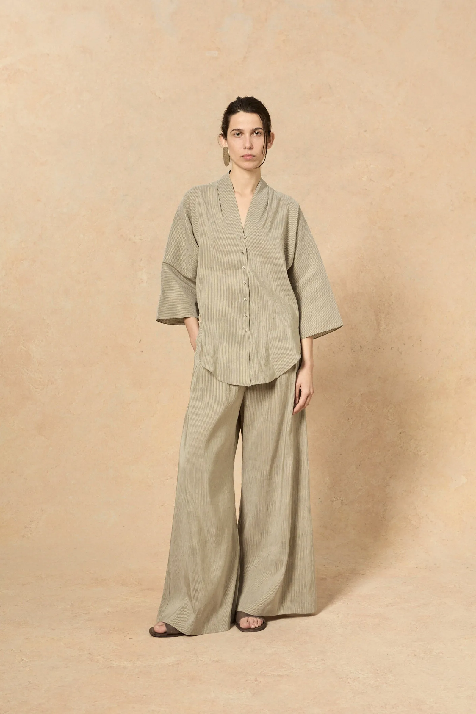 Cleo, camisa en lino y seda a rayas verdes sold by Cortana product image thumbnail 2