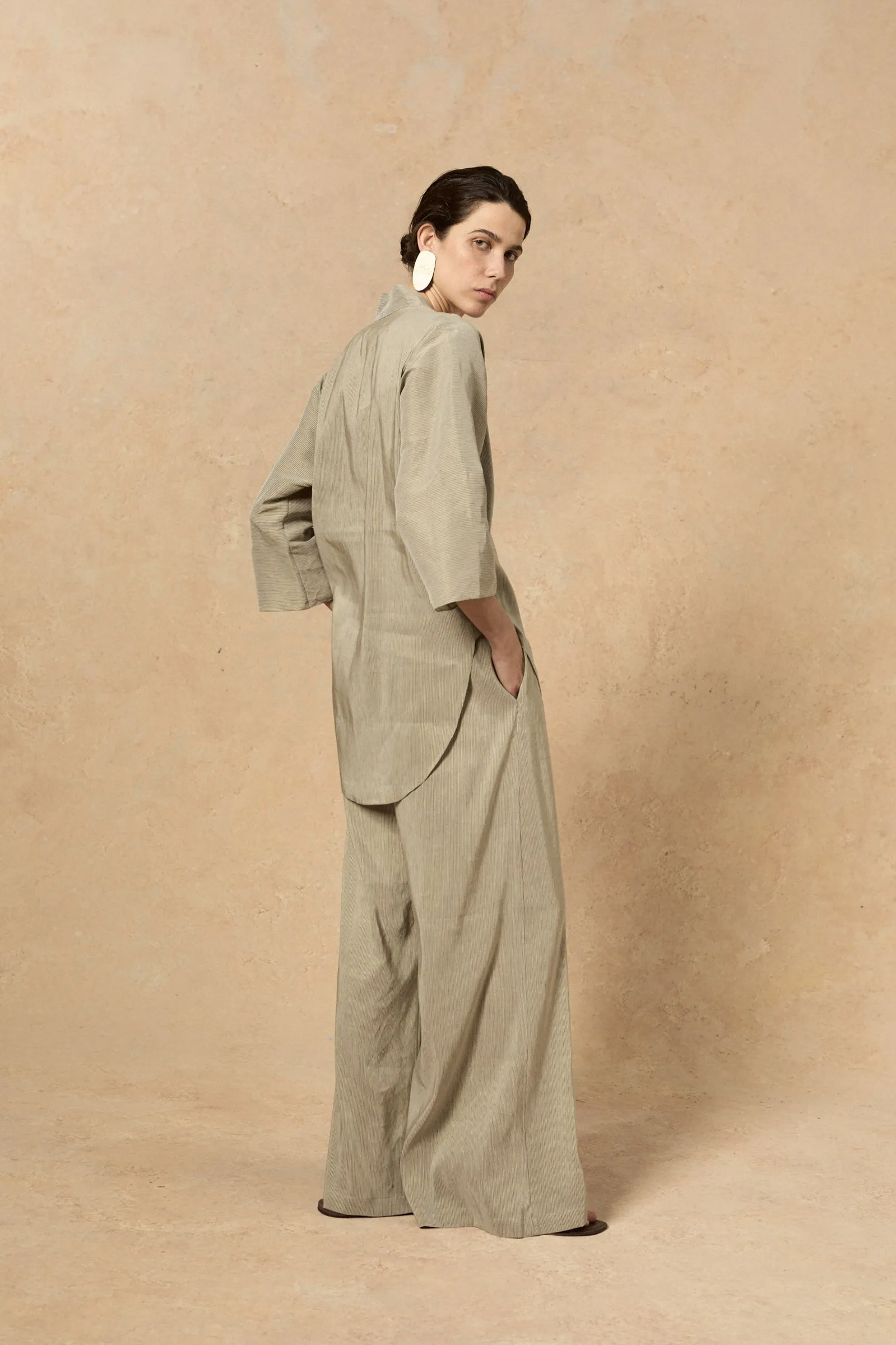 Cleo, camisa en lino y seda a rayas verdes sold by Cortana product image thumbnail 4