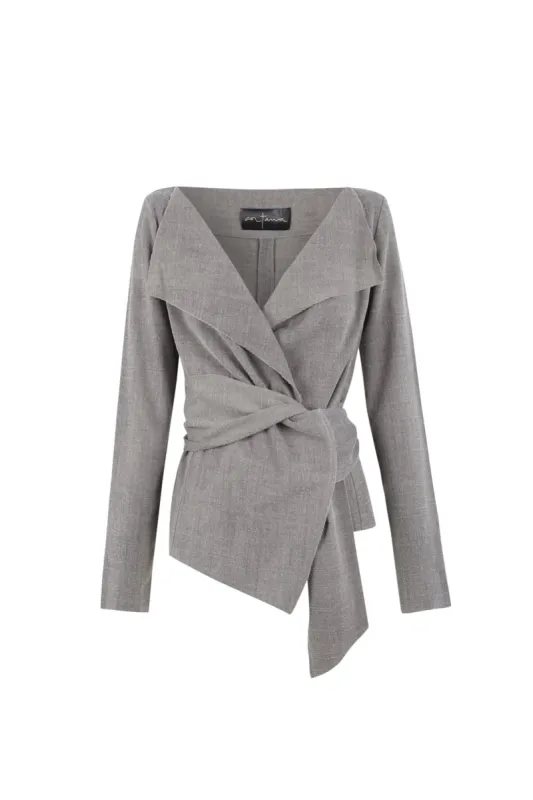 Felicita, chaqueta cruzada en lana virgen sold by Cortana