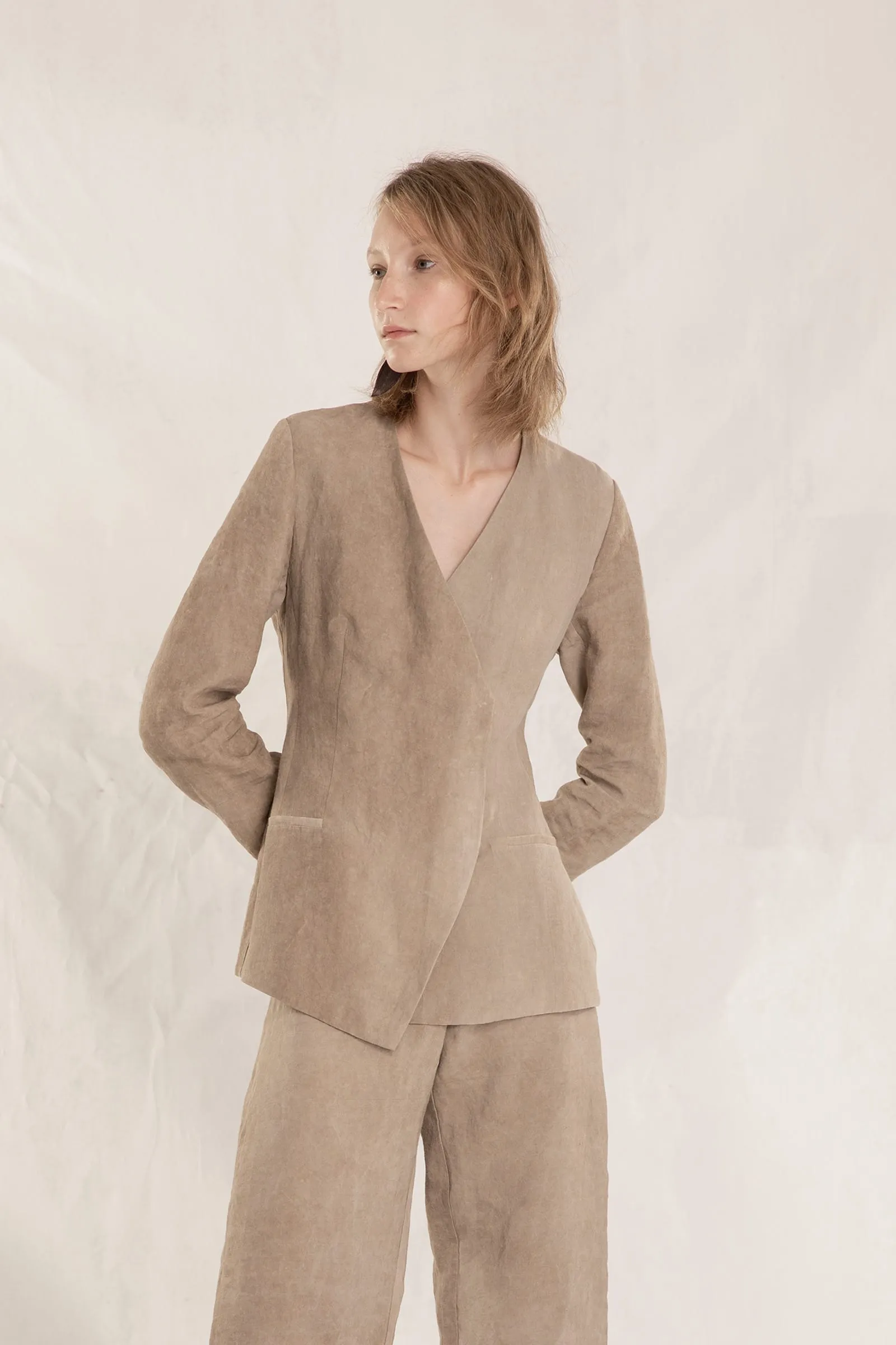 Bebe, chaqueta en lino color desert sold by Cortana product image thumbnail 2