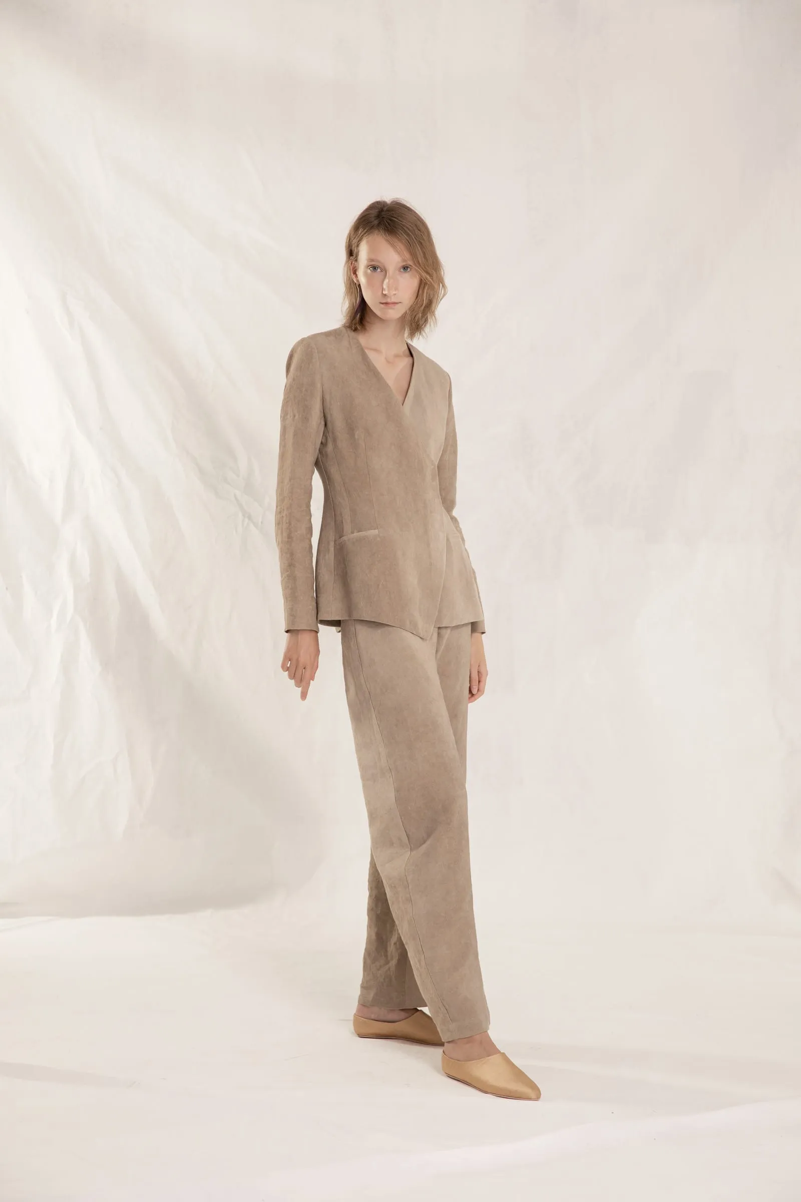 Bebe, chaqueta en lino color desert sold by Cortana product image thumbnail 4