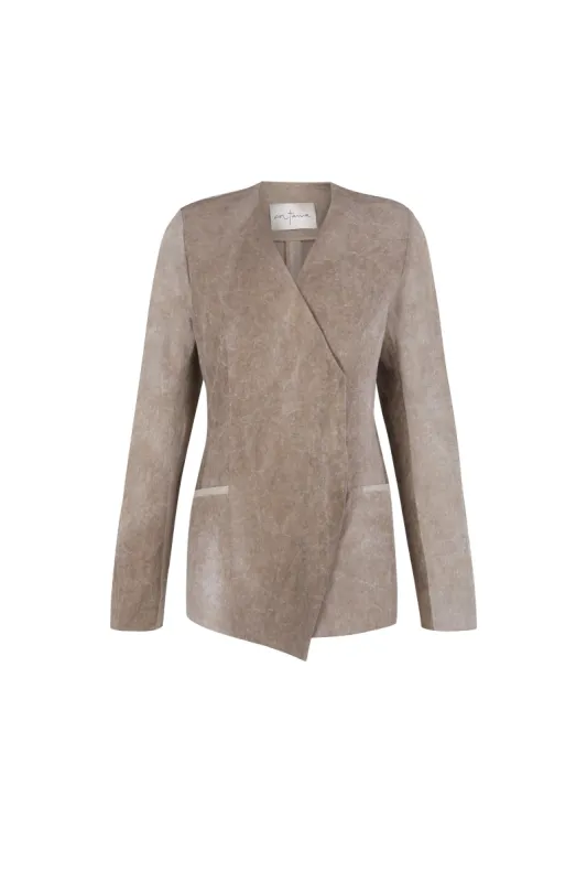 Bebe, chaqueta en lino color desert sold by Cortana