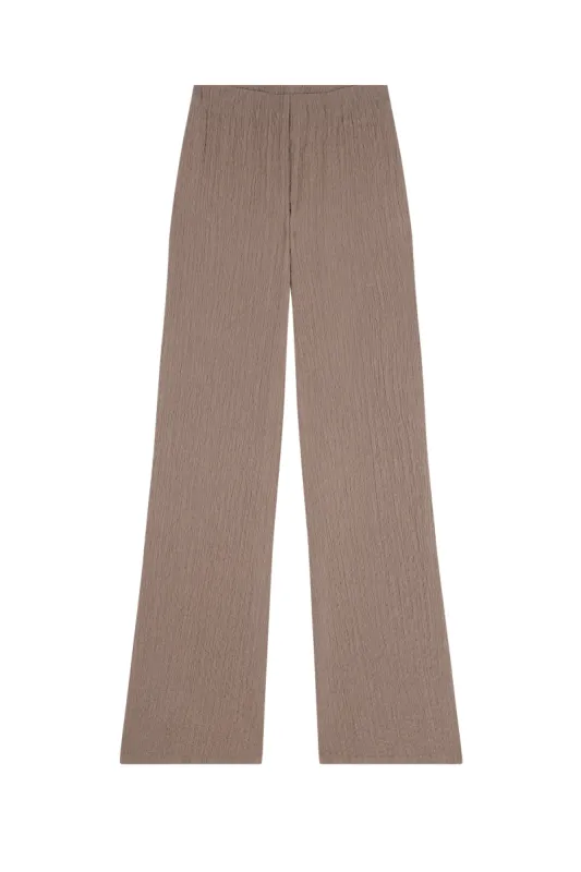 Sam, pantalón cappuccino sold by Cortana