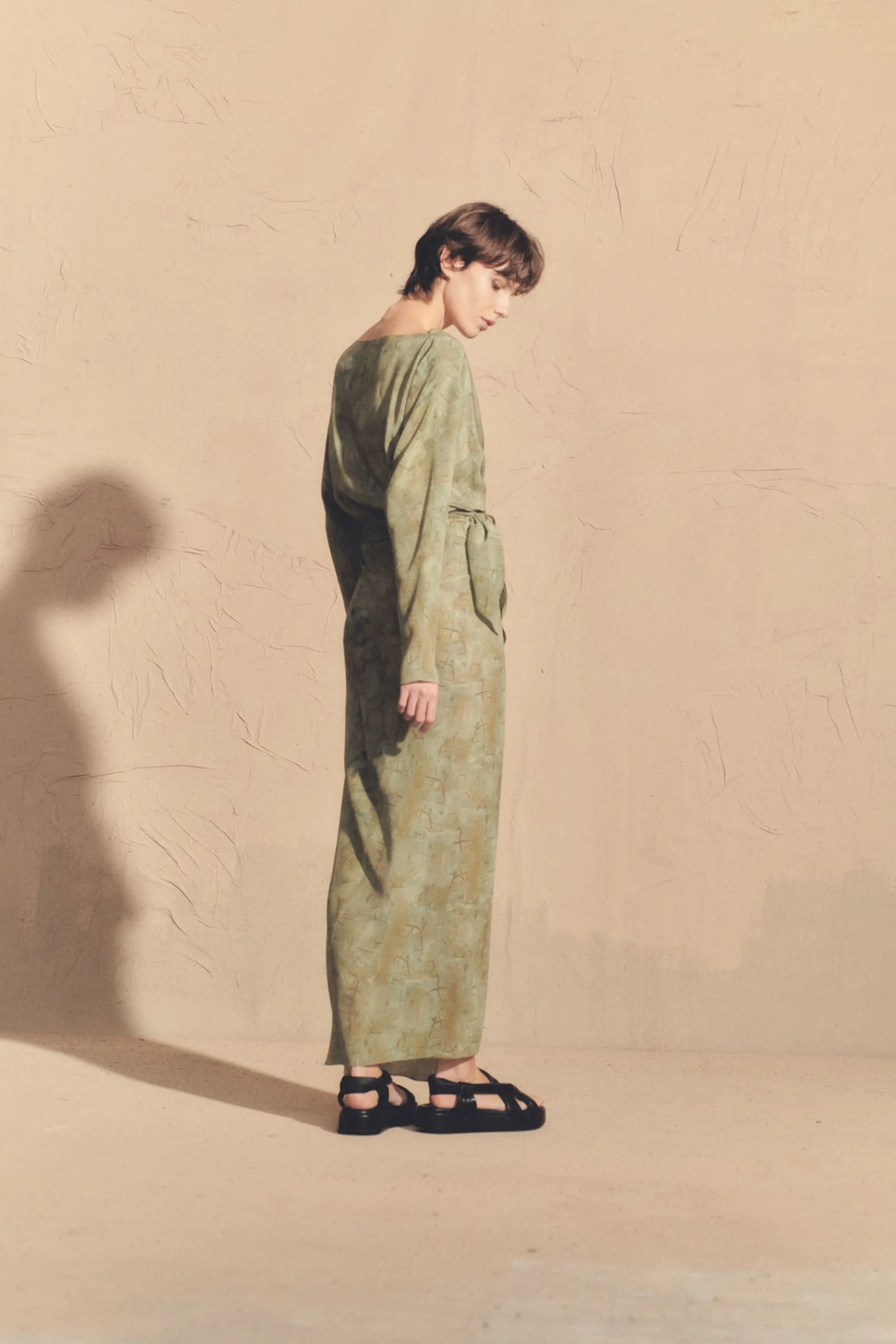 Amina, vestido en seda amantis print sold by Cortana product image thumbnail 5