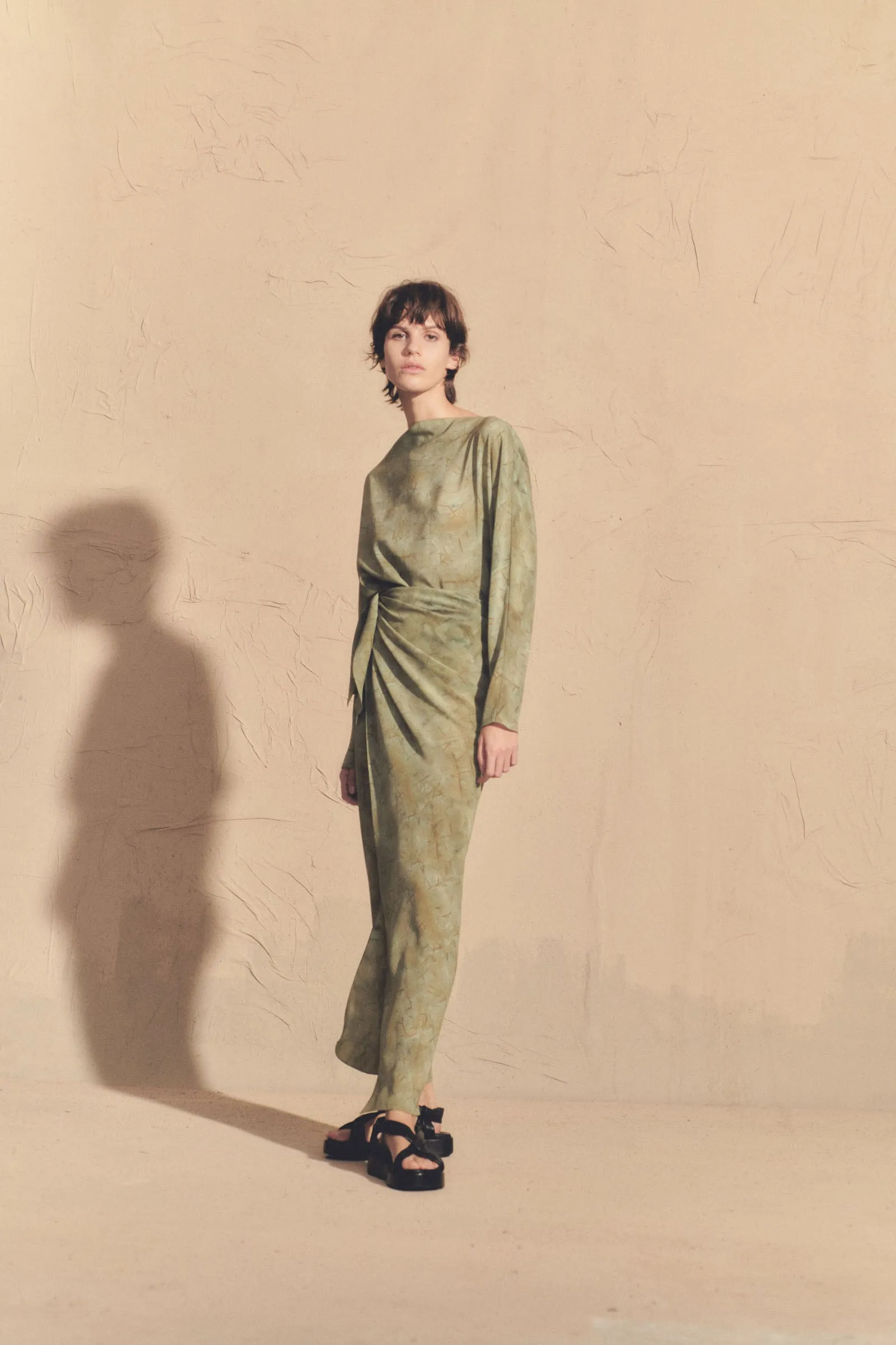 Amina, vestido en seda amantis print sold by Cortana product image thumbnail 4