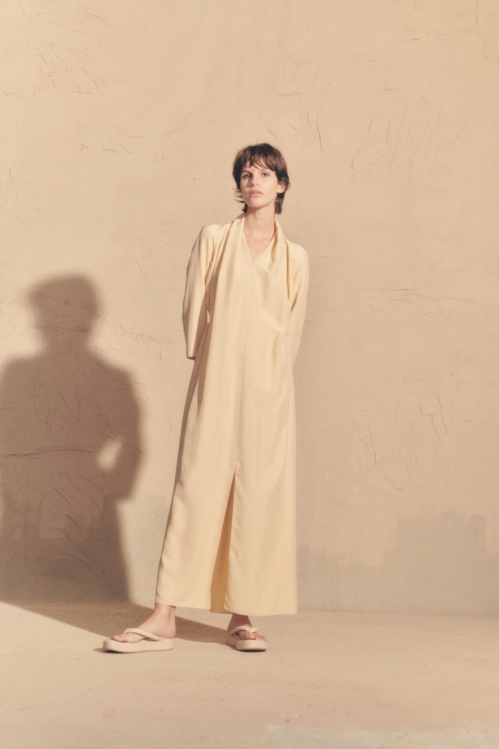 Lorena, vestido en seda vainilla sold by Cortana product image thumbnail 3