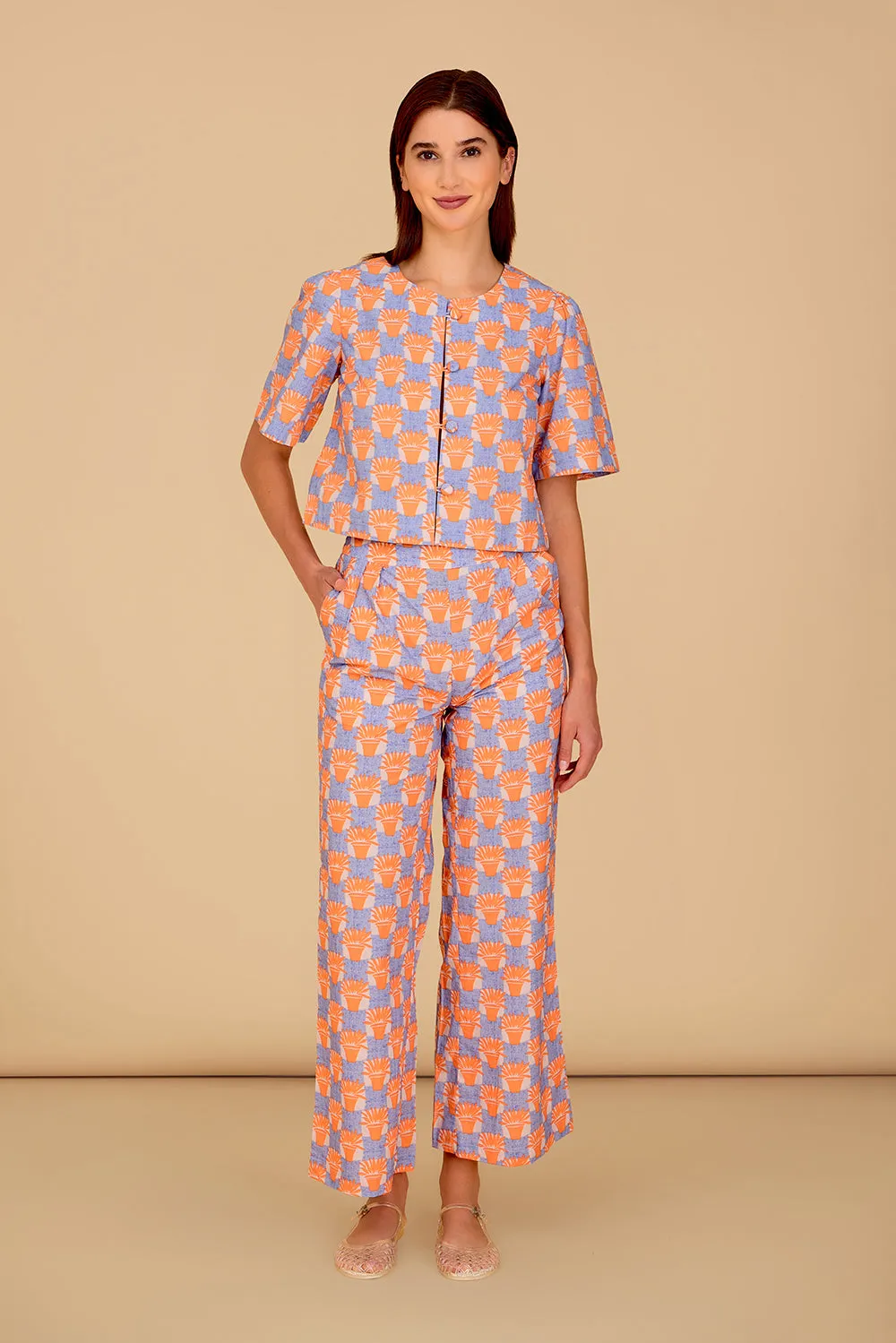 Zuri Pants, Macetas sold by Olivia by Livro