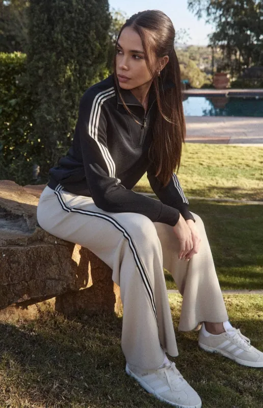 Kinsley Half Zip Pullover | Black sold by Alp N Rock